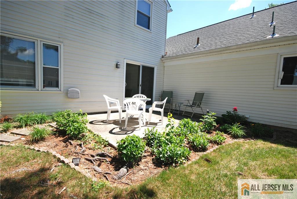 220 Manchester Lane B Image 4