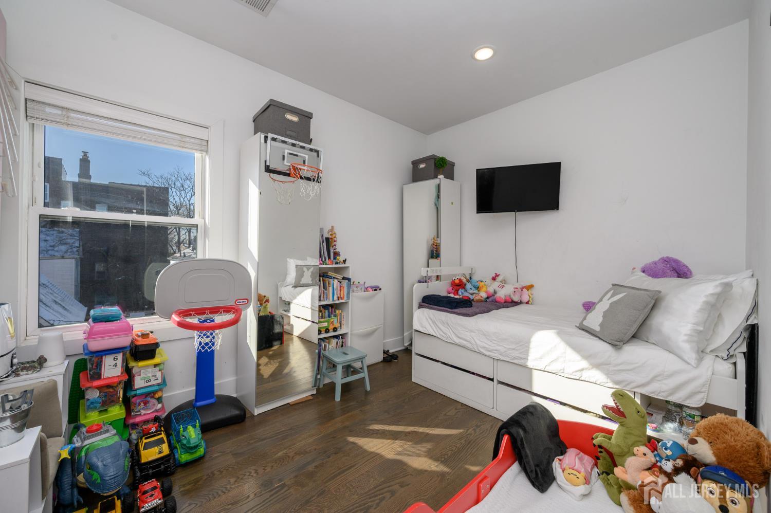 197 Garfield Avenue, Jersey City, NJ, 07305 image 24