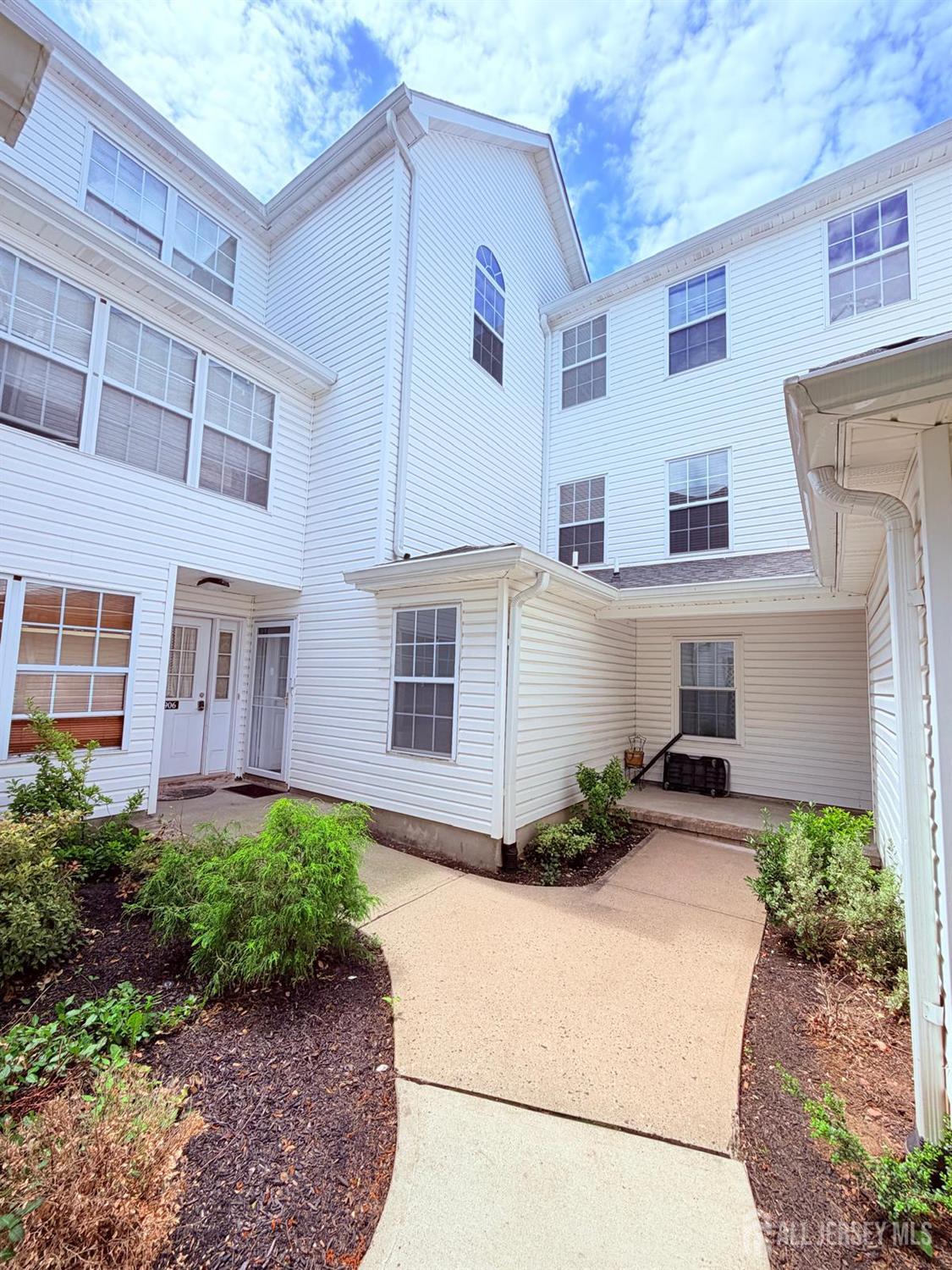 918 Plymouth Road Image 1