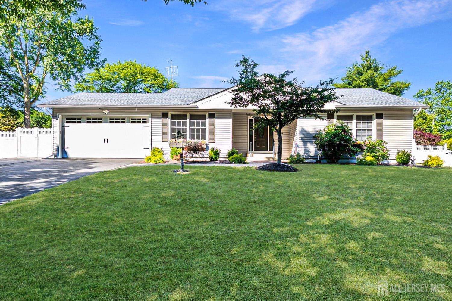 6 Wood Lake Drive, Piscataway, NJ, 08854