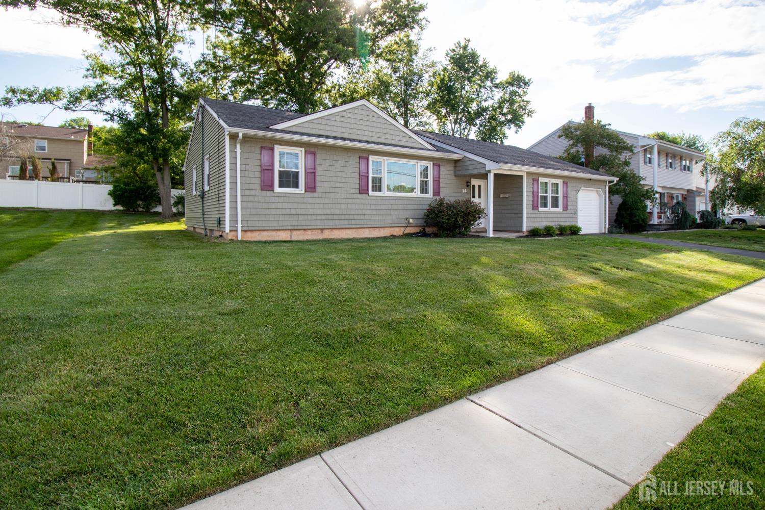 14 Tracey Drive Image 1