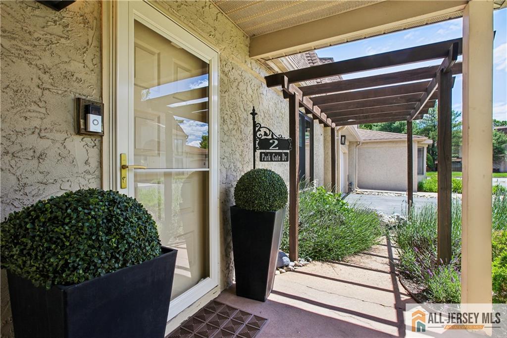 2 Park Gate Drive 1002 Image 4