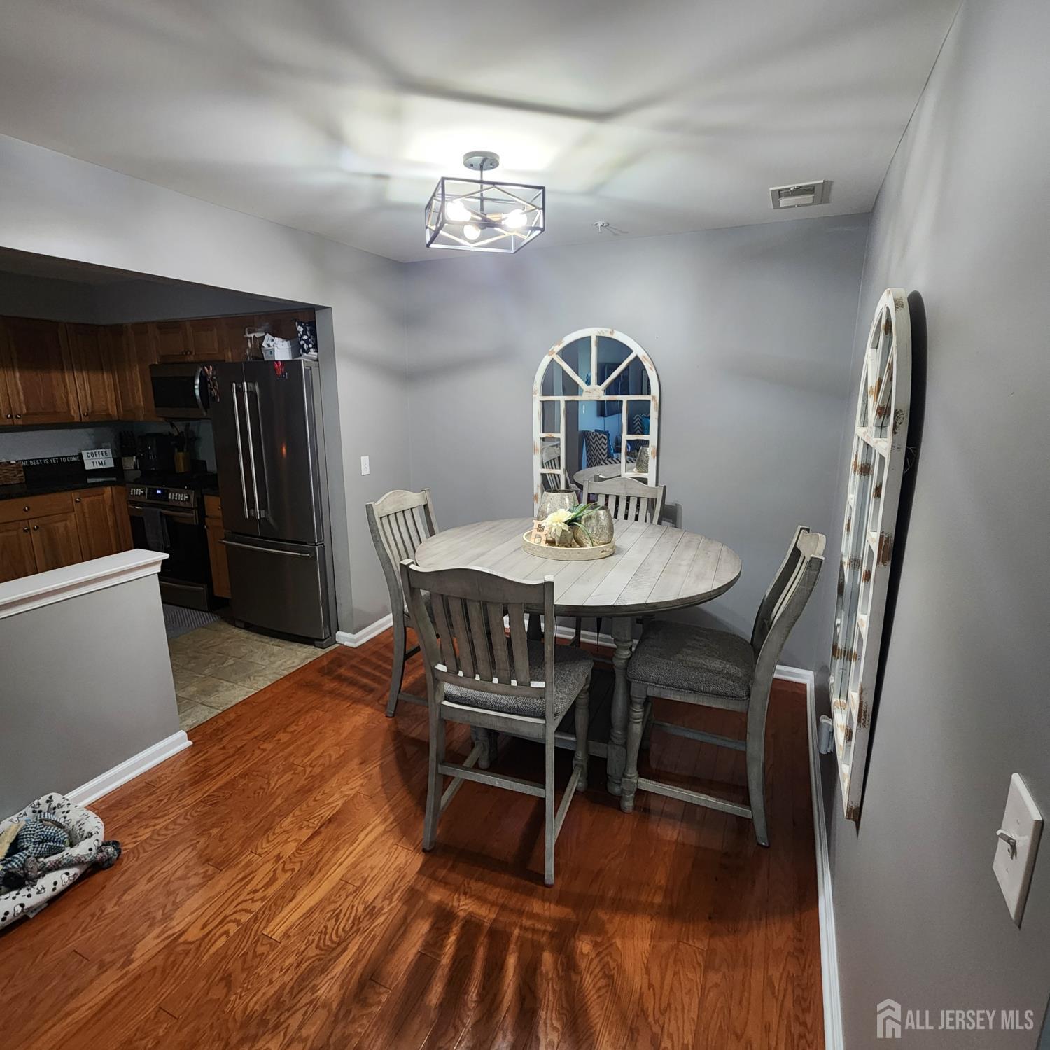 1325 Fernwood Court Image 4