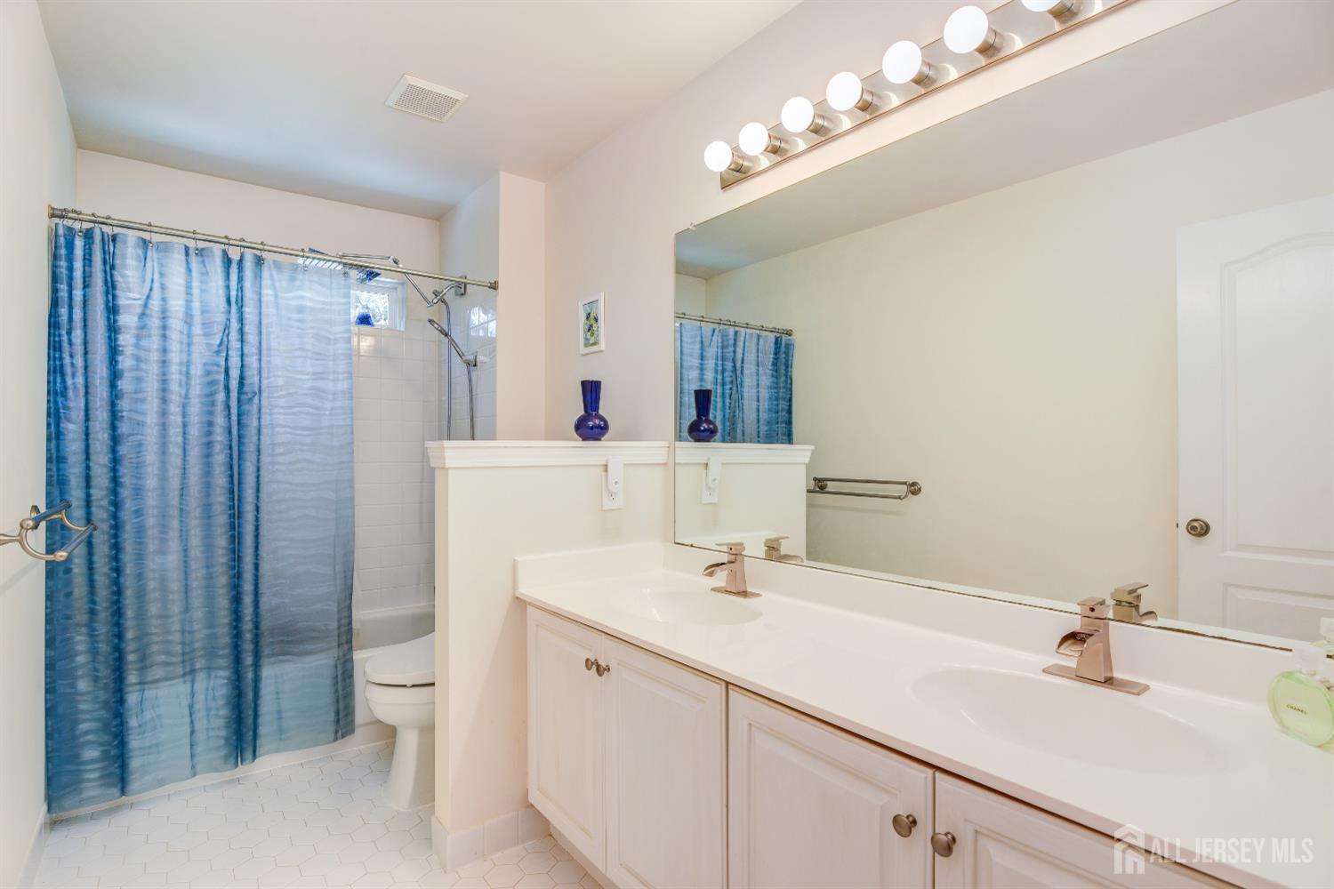 411 Perry Street, Morganville, NJ, 07751 image 33