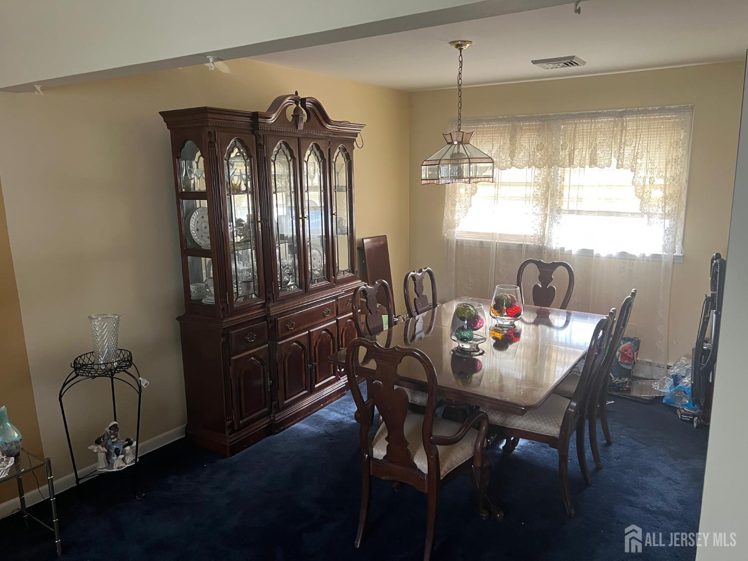 360 Leslie Avenue Image 4