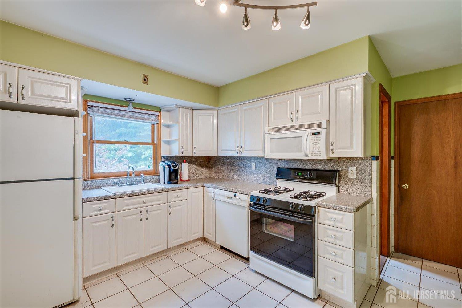 979 Wood Avenue, Edison, NJ, 08820 image 13