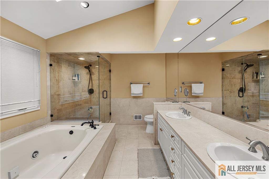 6 Limoli Court, Edison, NJ, 08820 image 25