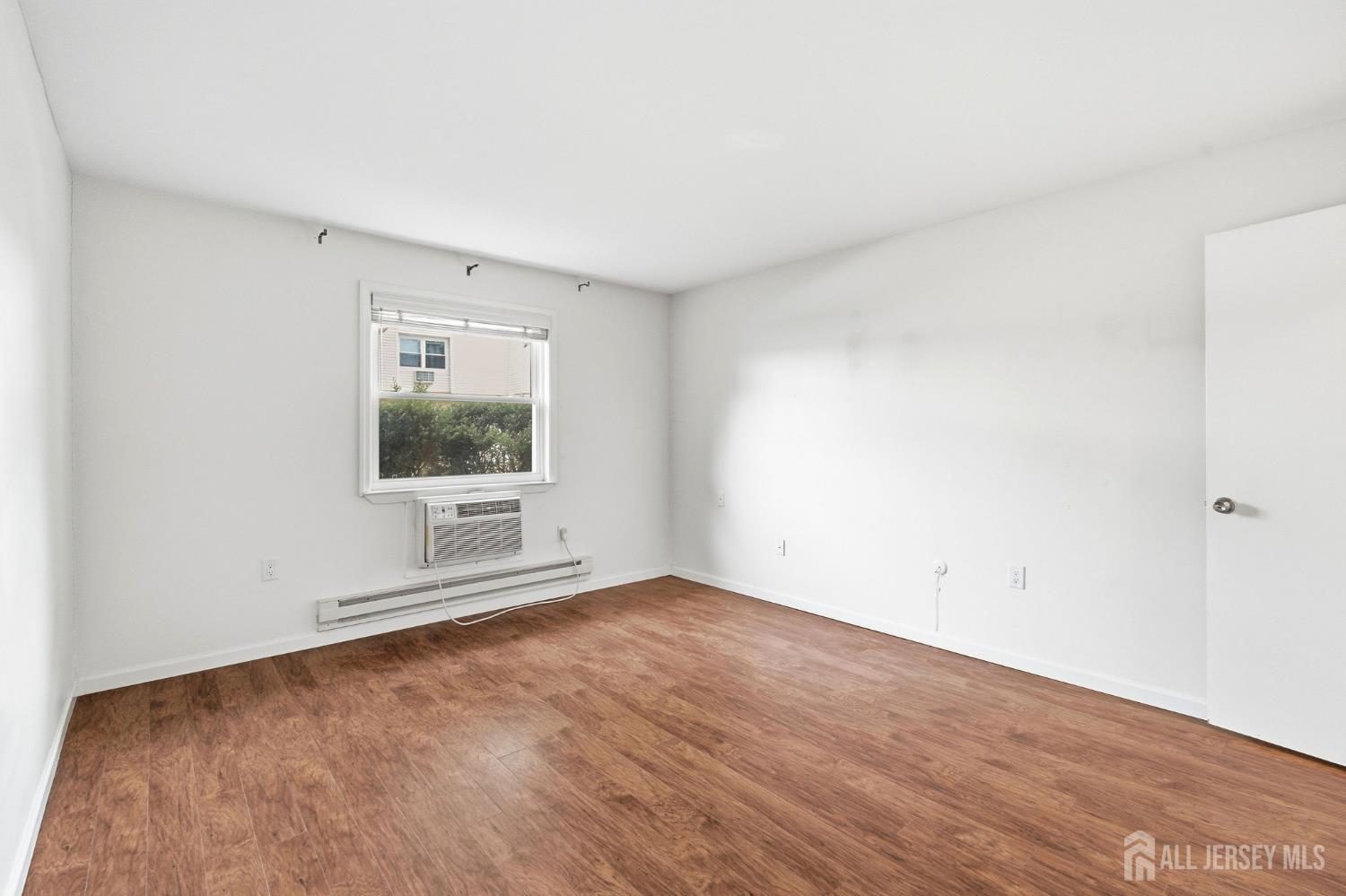 89 white Street c, Eatontown, NJ, 07724 image 22