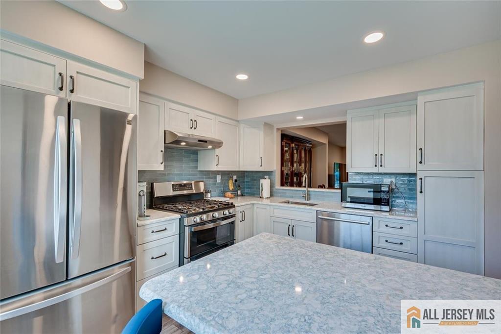 254 Teasdale Place Image 4