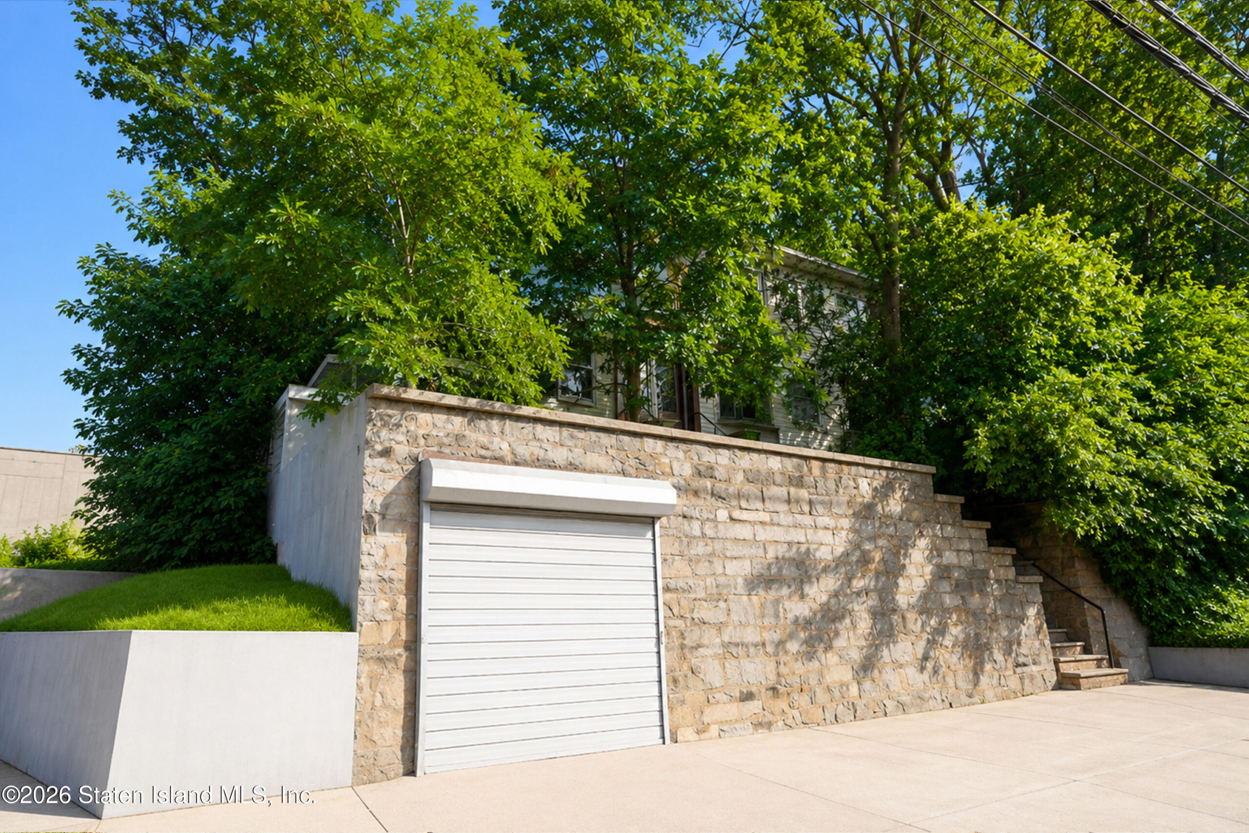 3973 Hylan Boulevard Image 5