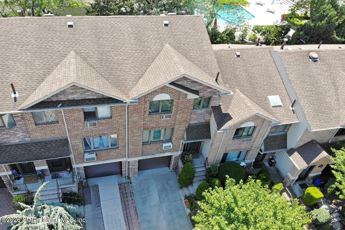 135 North Drive Image 2