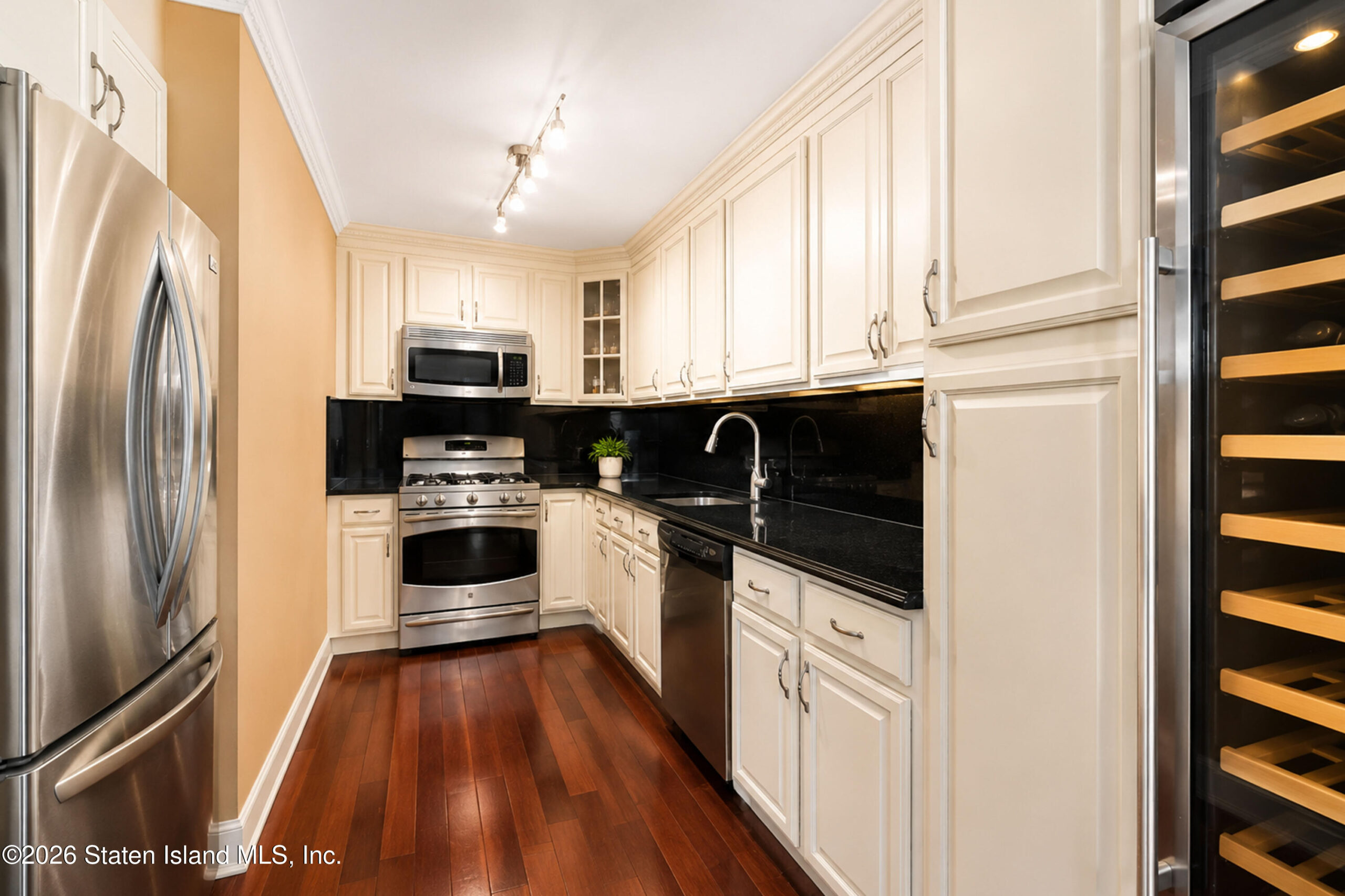 7050 Hylan Boulevard, Staten Island, NY, 10307 image 9