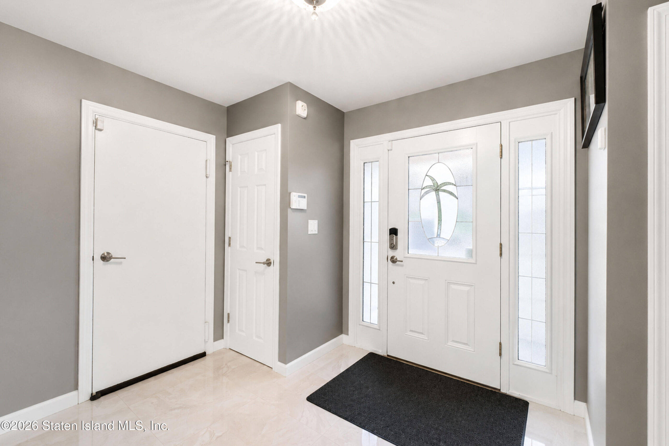 2405 Victory Boulevard Image 3