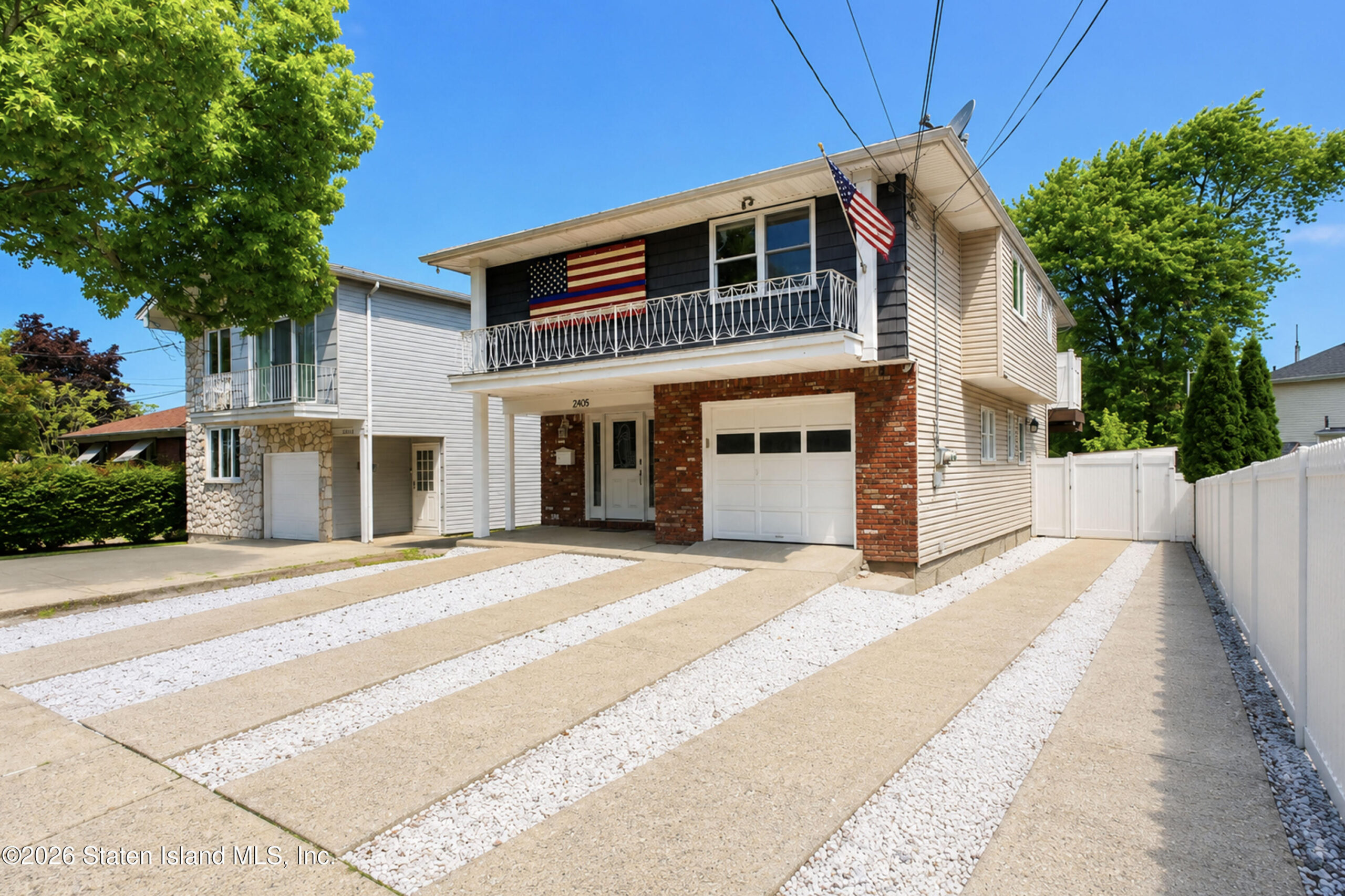 2405 Victory Boulevard Image 2