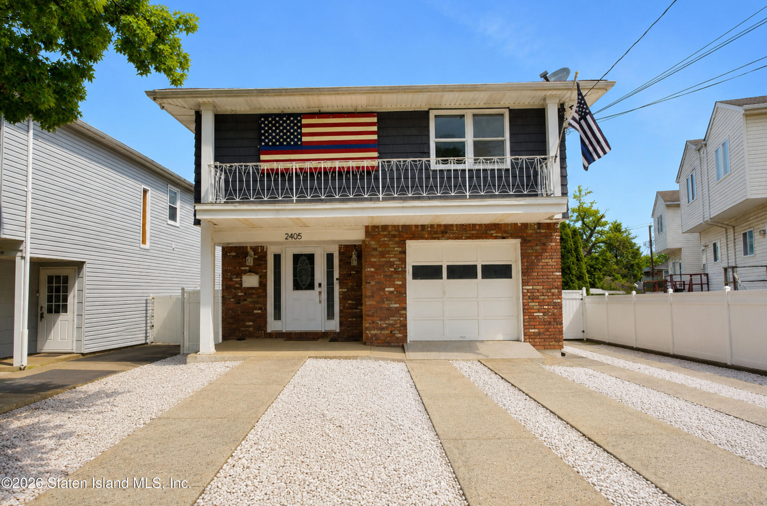 2405 Victory Boulevard Image 1