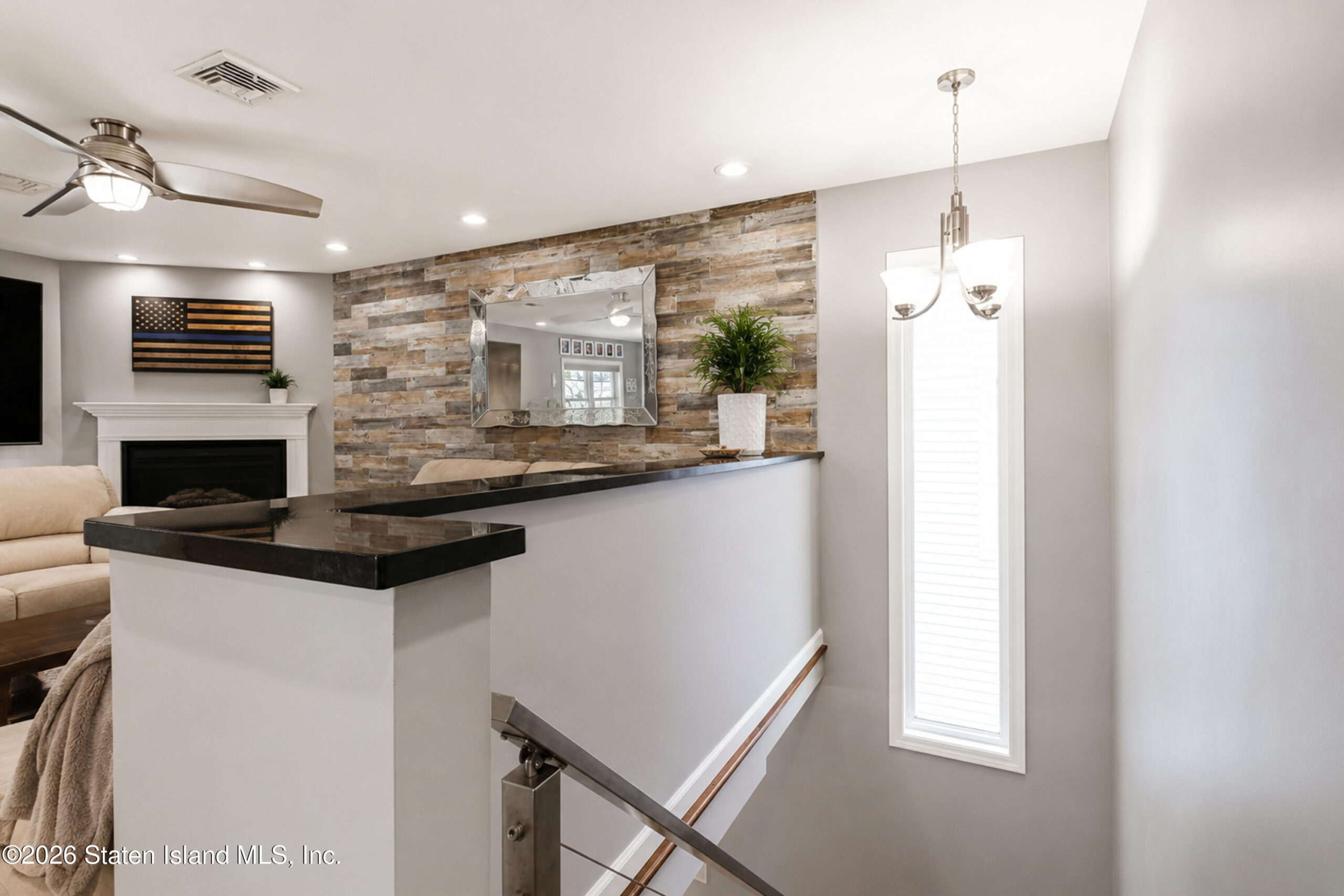 2405 Victory Boulevard Image 5