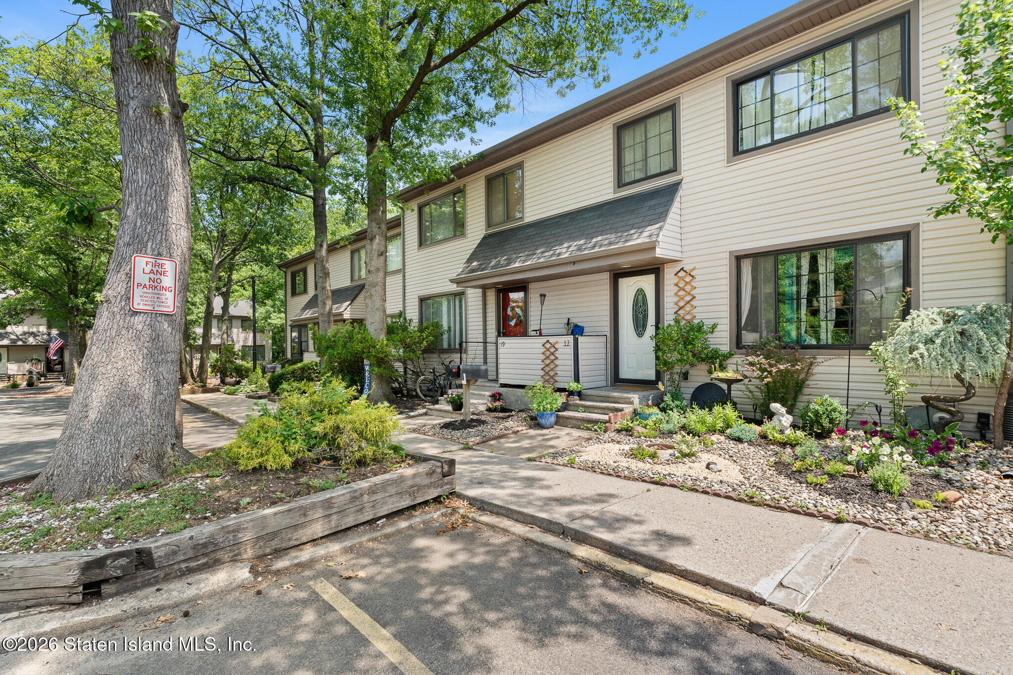 19 Hickory Court, Staten Island, NY, 10309