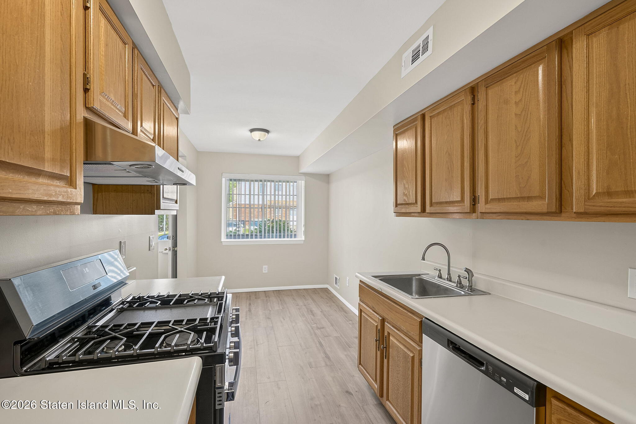32 Franklin Lane E Image 5