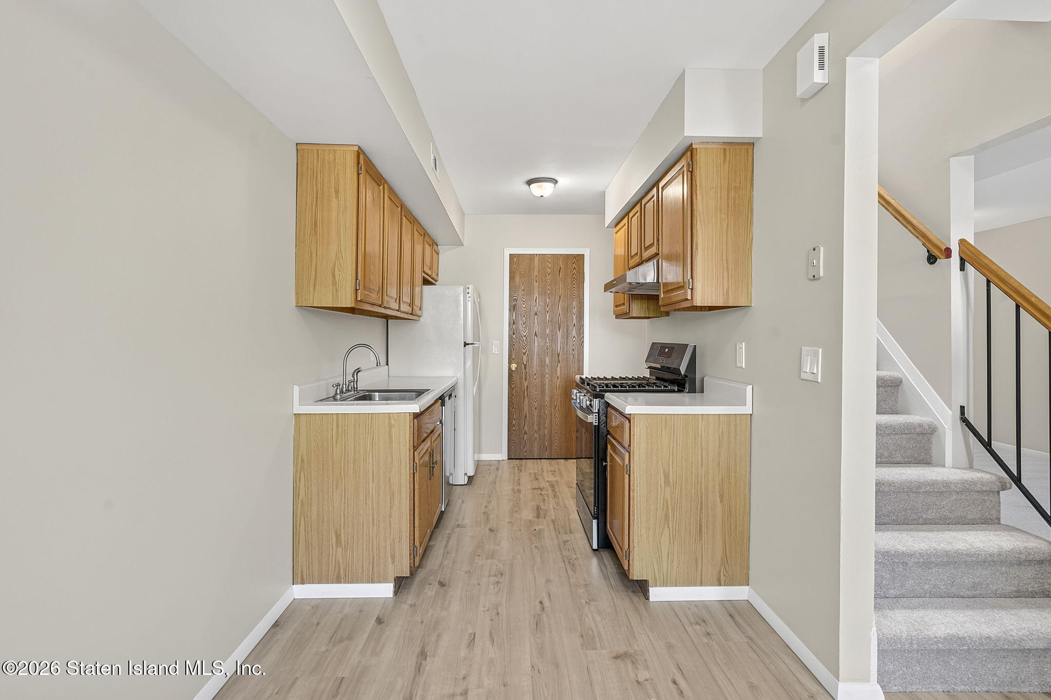 32 Franklin Lane E Image 4