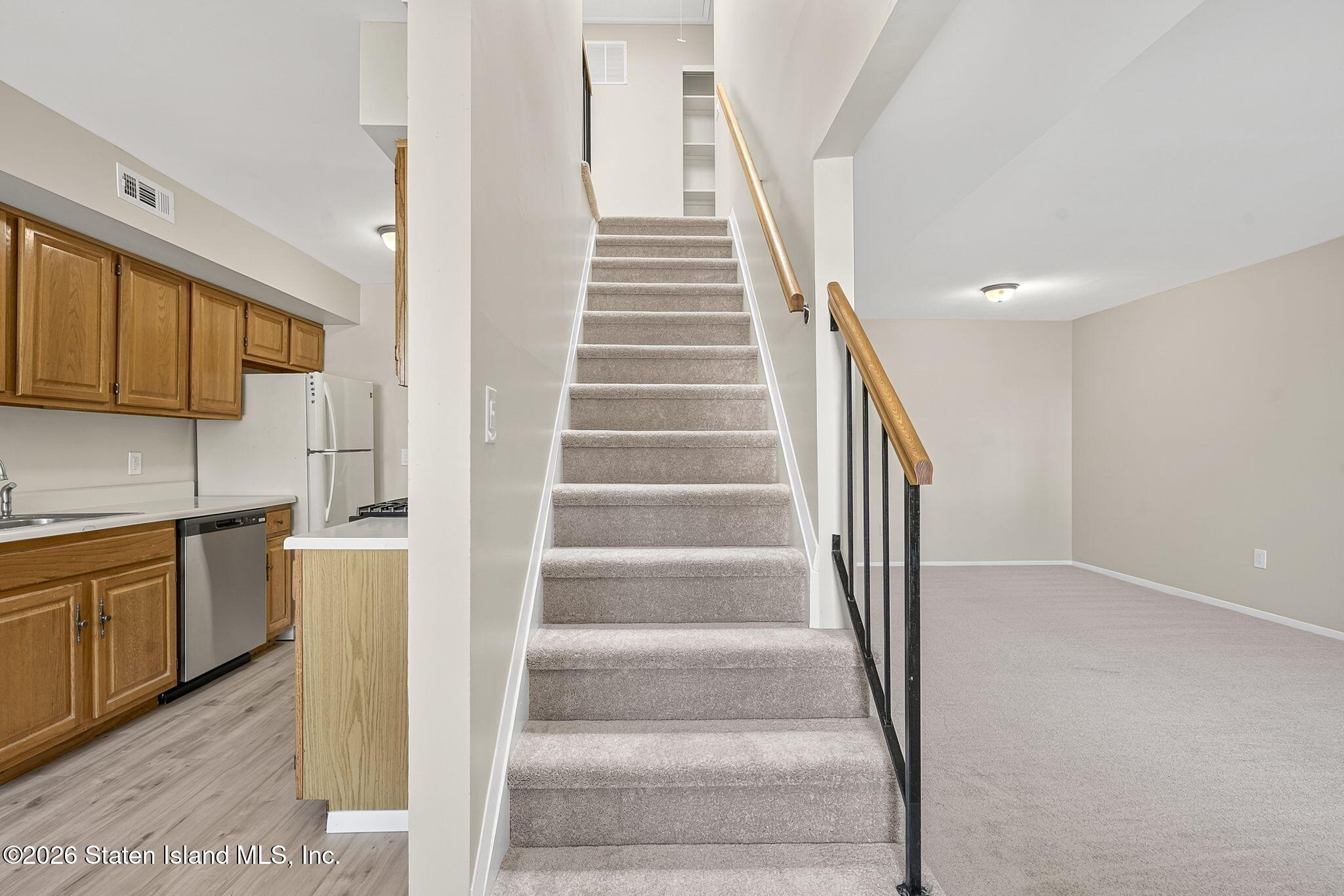 32 Franklin Lane E Image 3