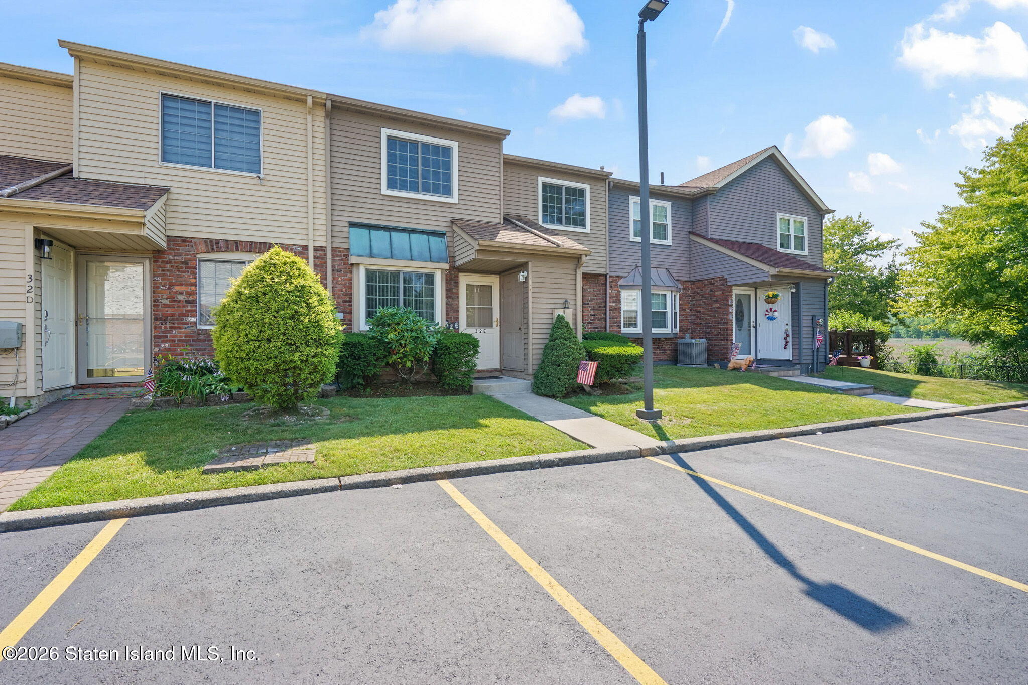 32 Franklin Lane E Image 1