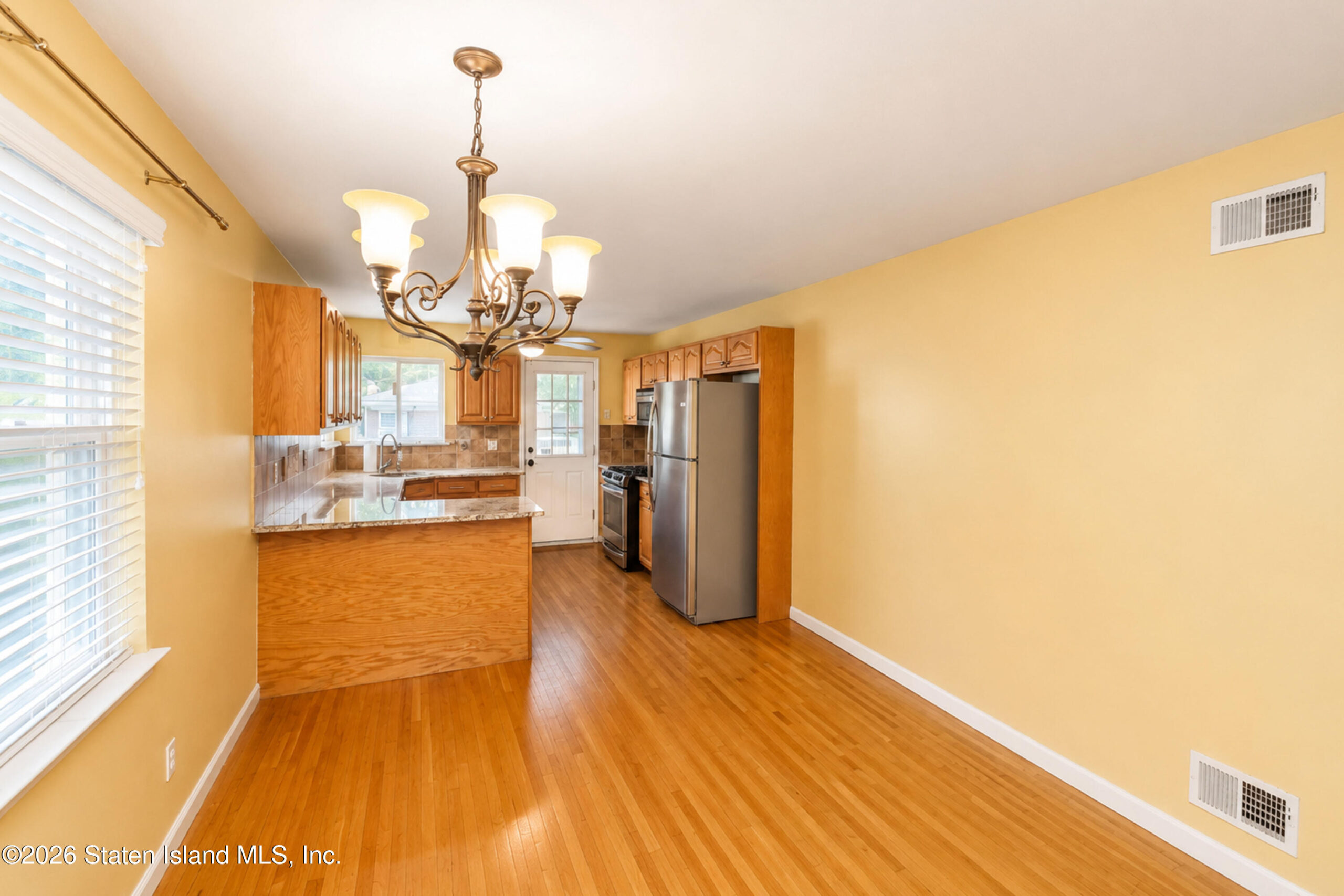 296 Burbank Avenue Image 3