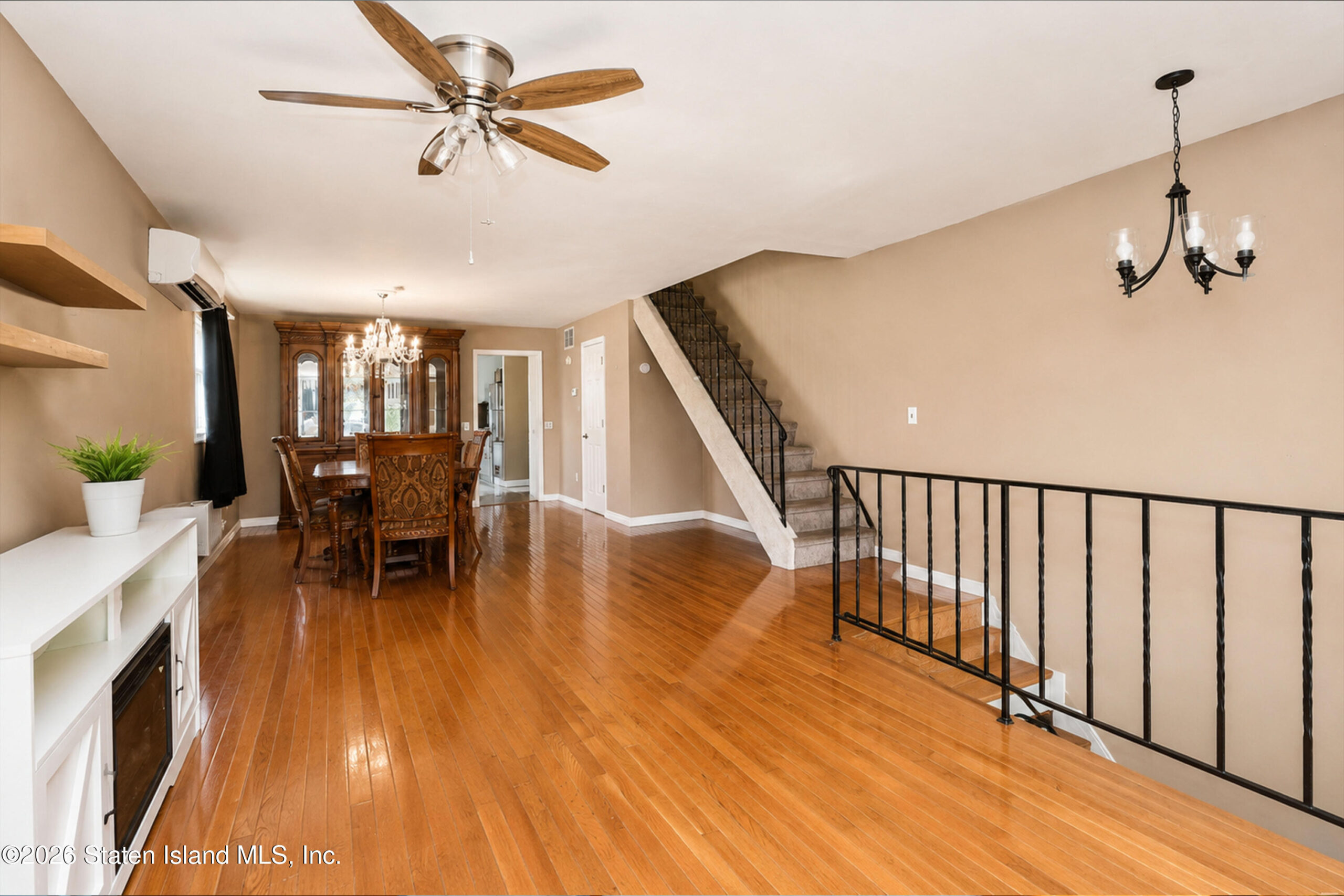 299 Travis Avenue Image 4