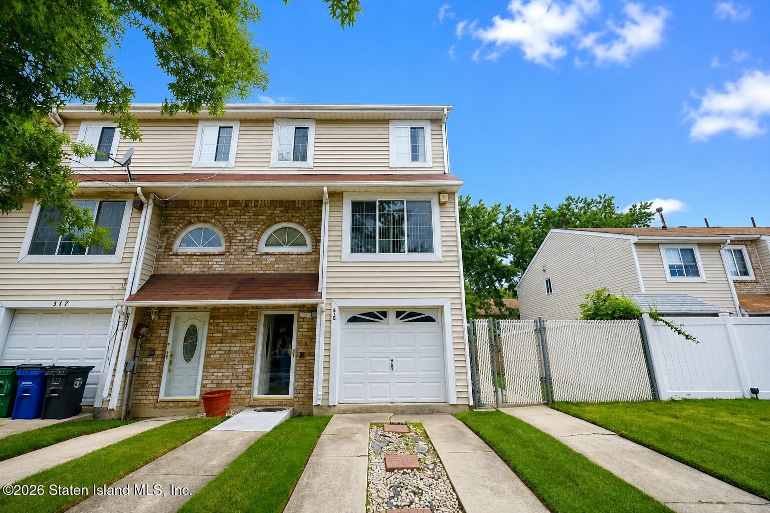315 Lamberts Lane Image 2
