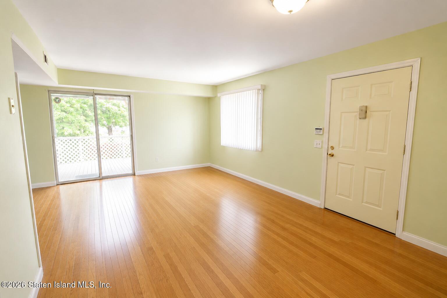 315 Lamberts Lane, Staten Island, NY, 10314 image 6