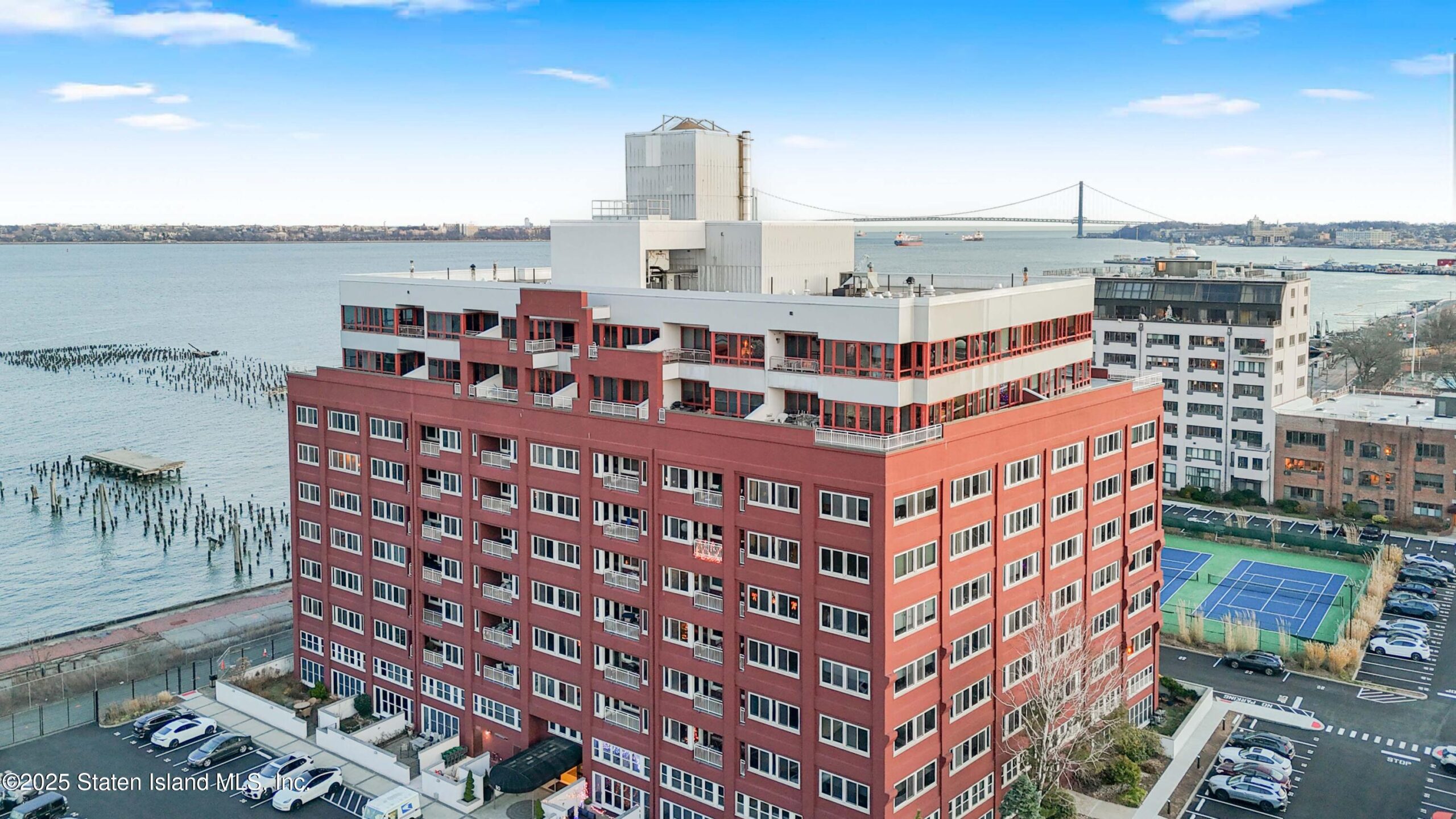 80 Bay Street Landing 8k Image 1