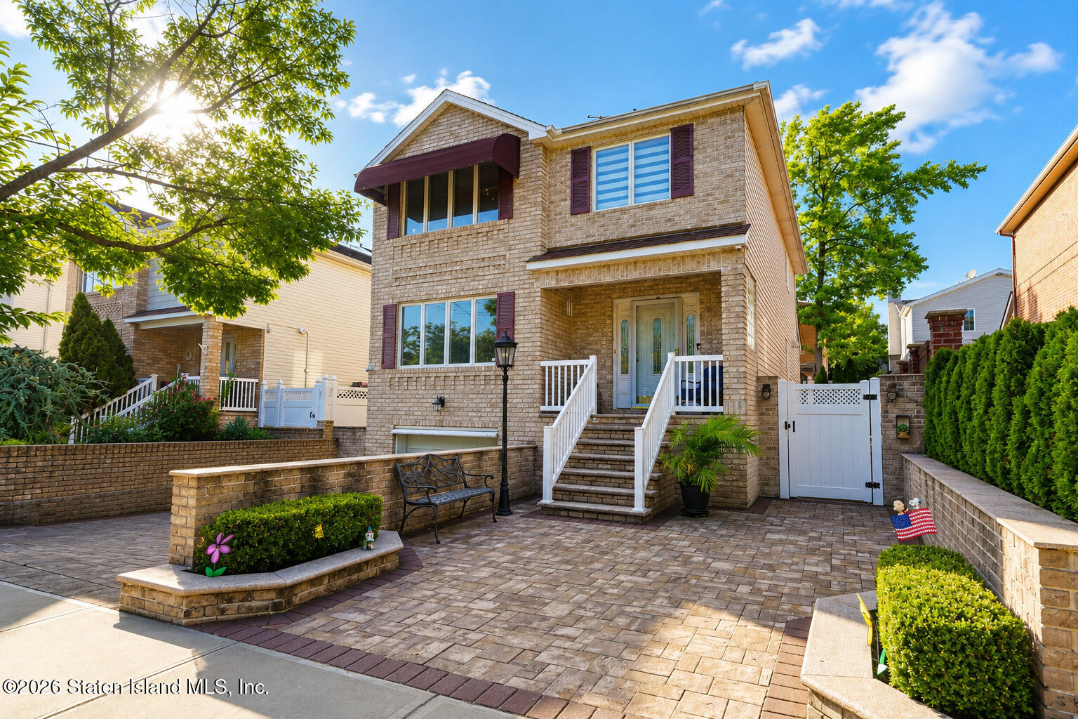 975 Lamont Avenue Image 1