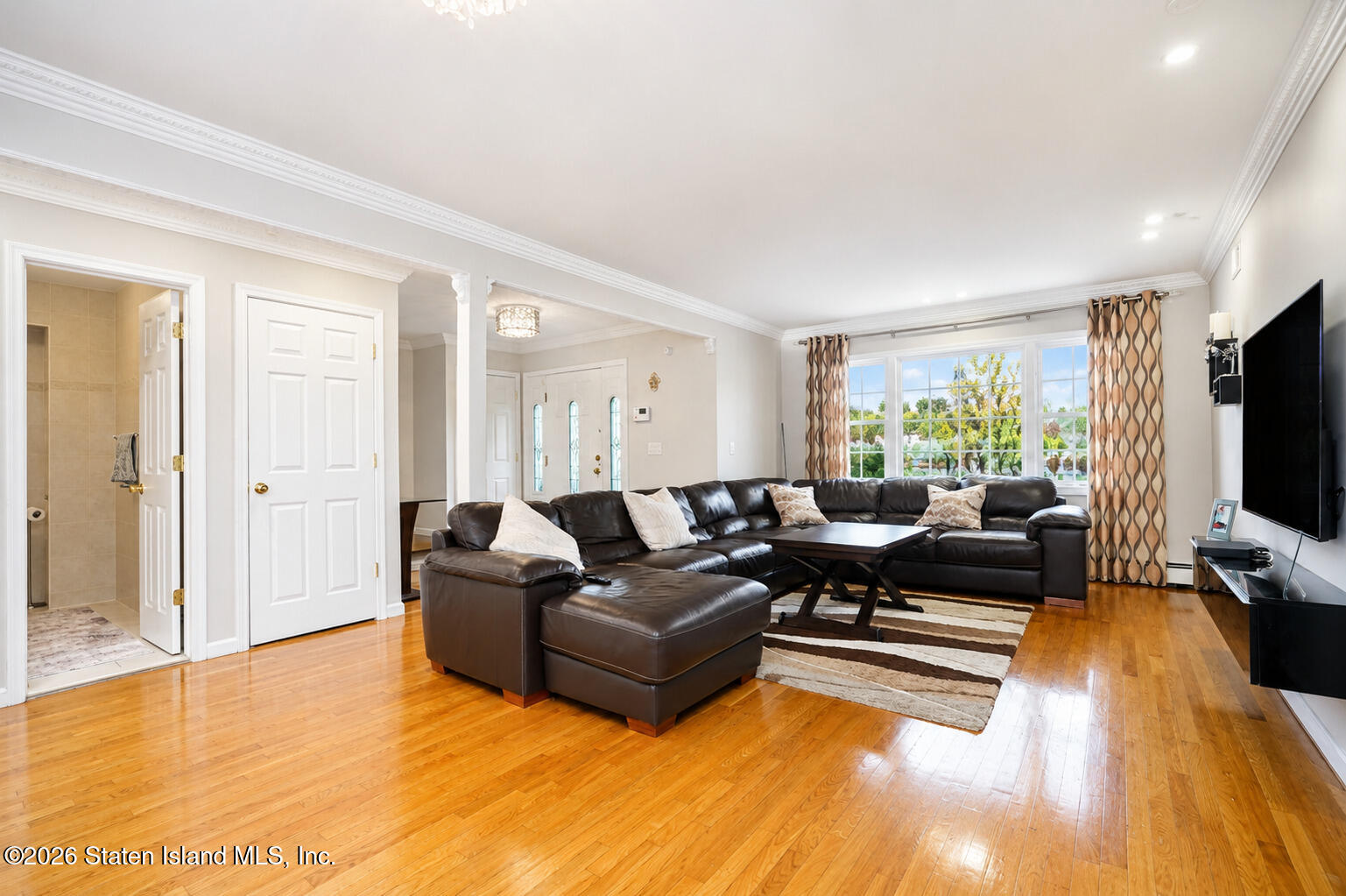 975 Lamont Avenue Image 5