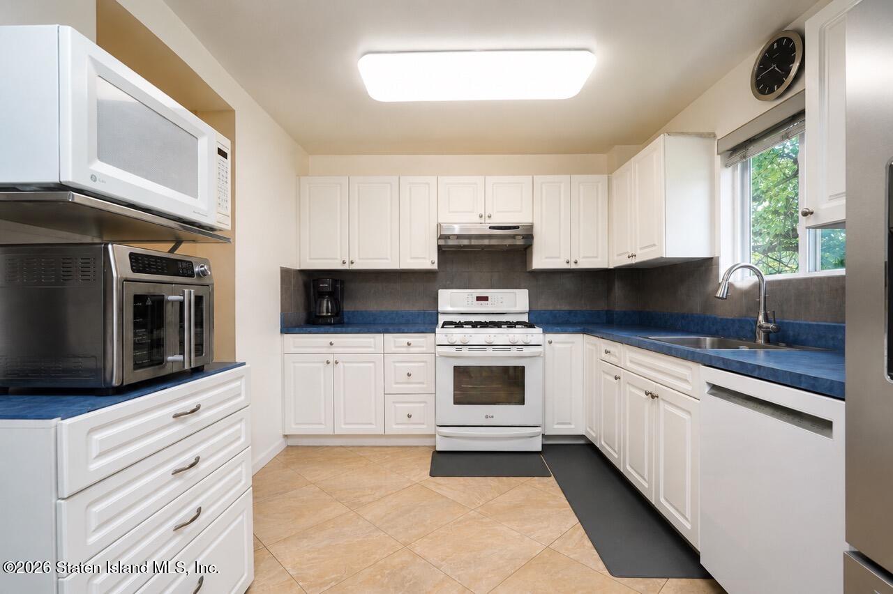 64 Amanda Court, Staten Island, NY, 10312 image 12