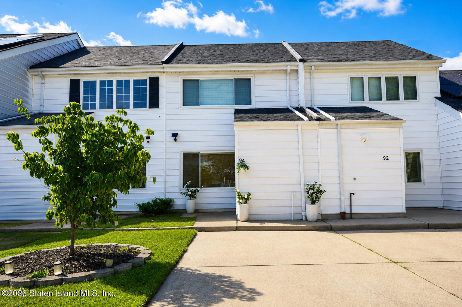 94 Hampton Green Image 4