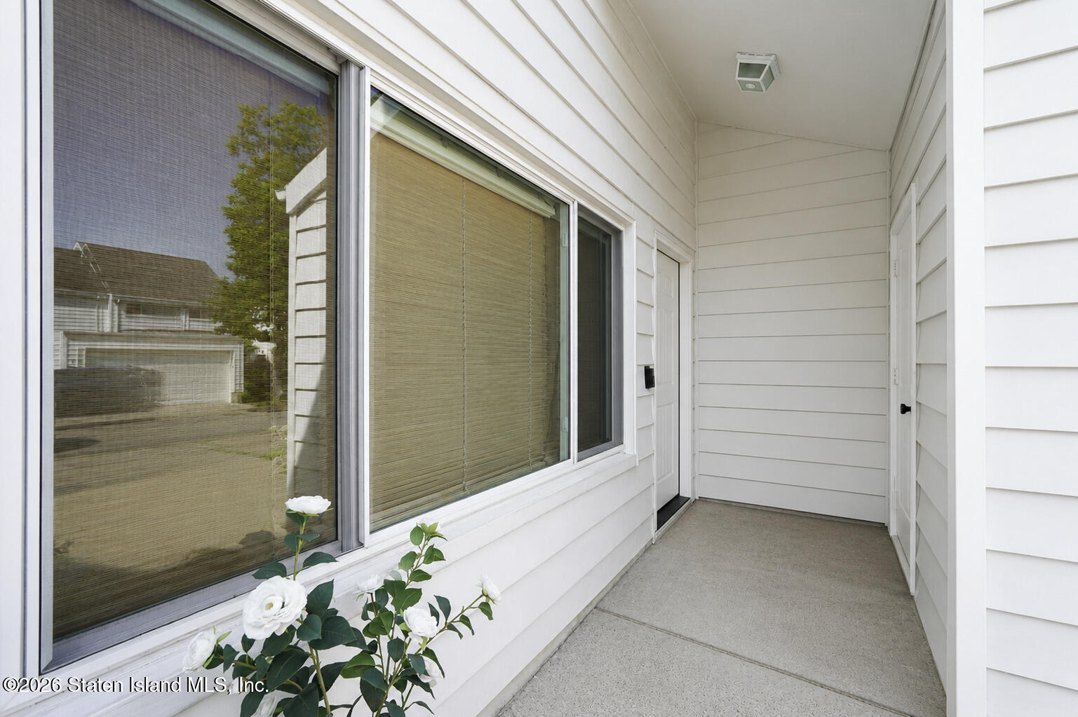94 Hampton Green Image 2