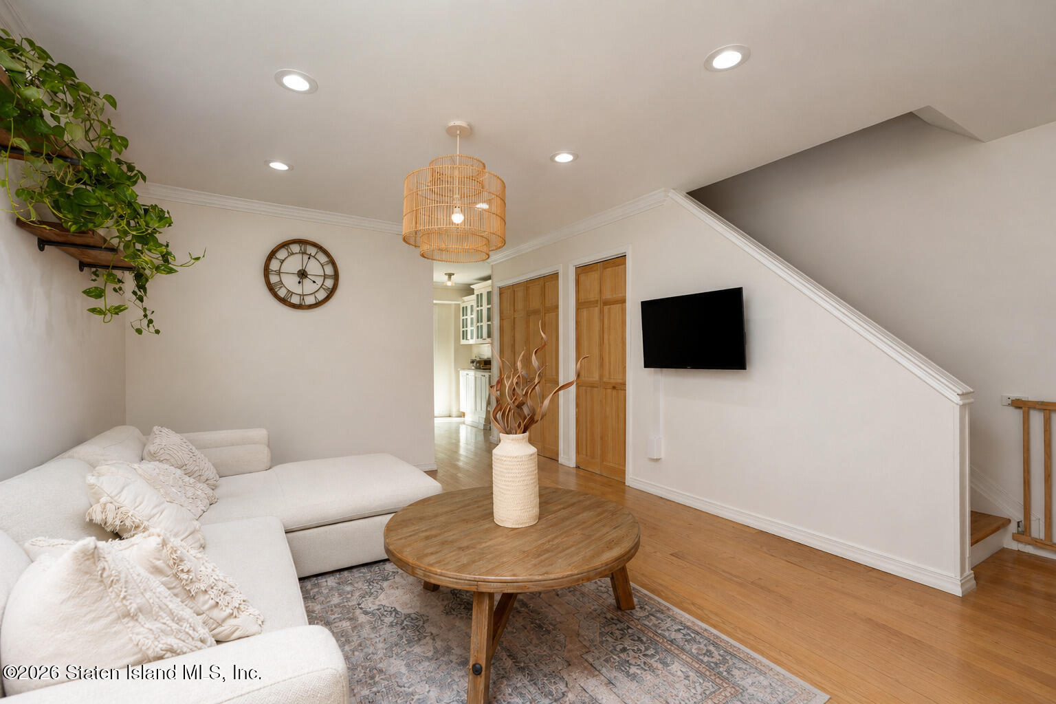 94 Hampton Green Image 5