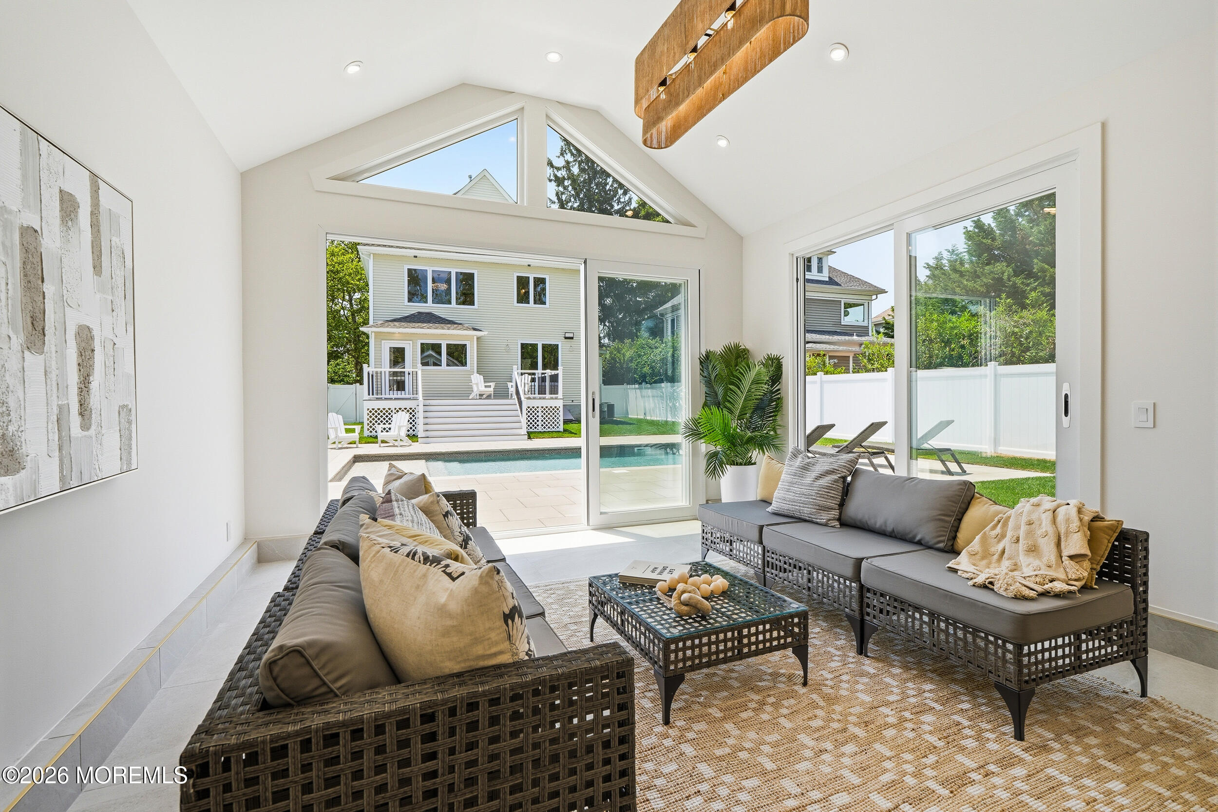 1005 5th Avenue Image 3