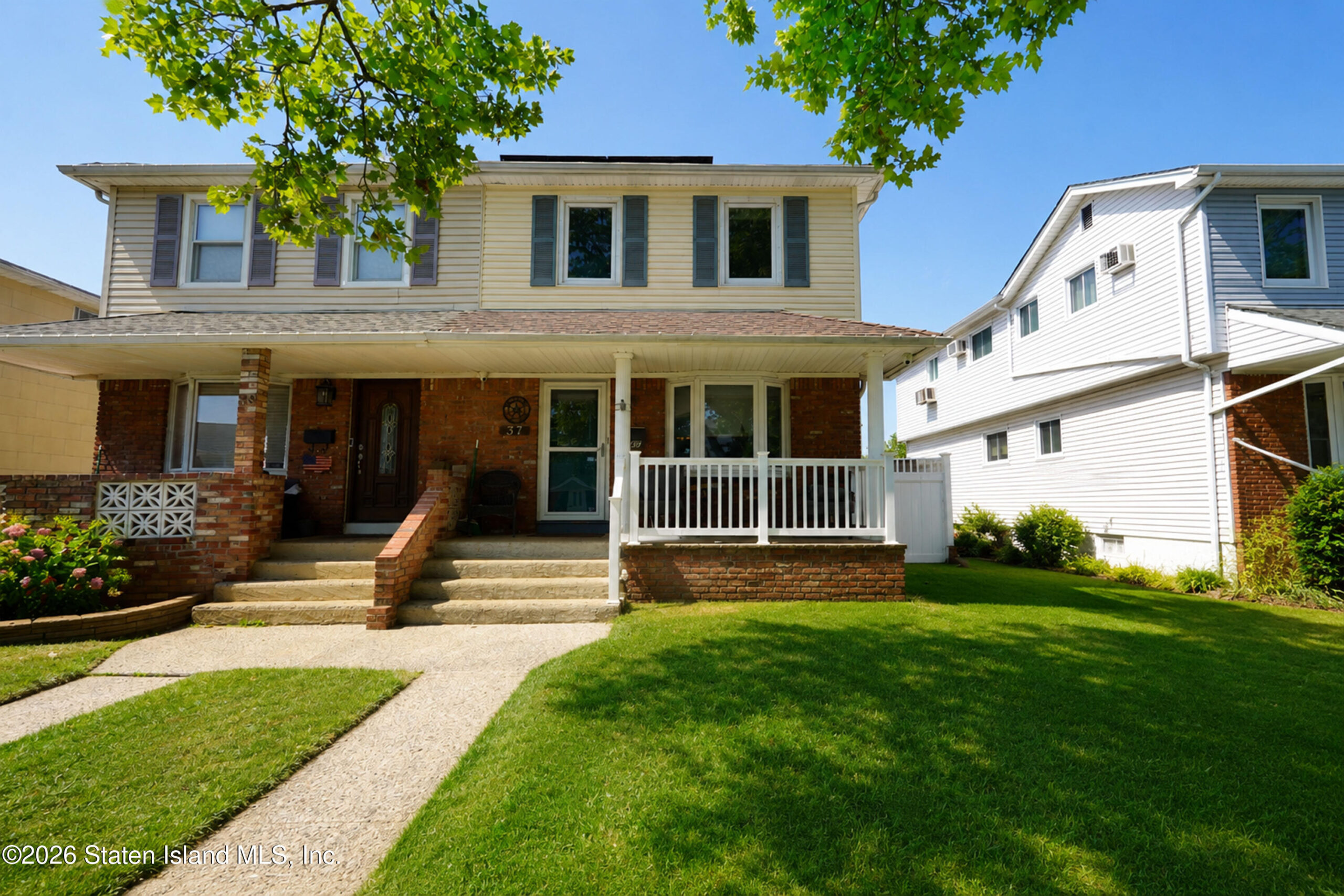 37 Middle Loop Road Image 1