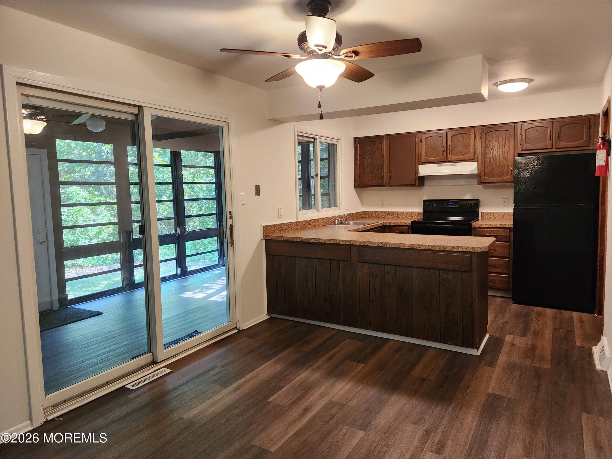 126 E Holly Lane 303 Image 4