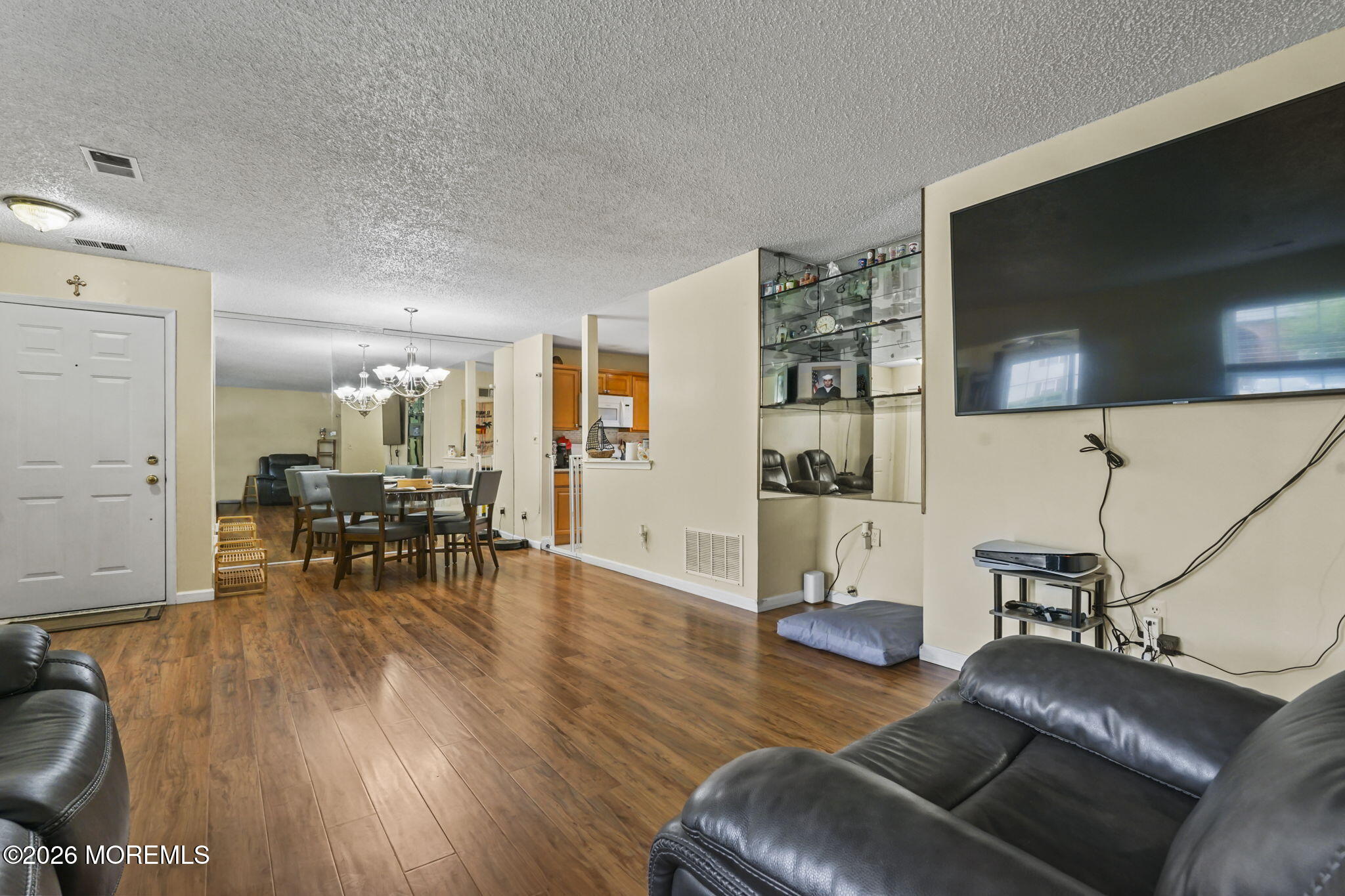 61 Frontier Way Image 4