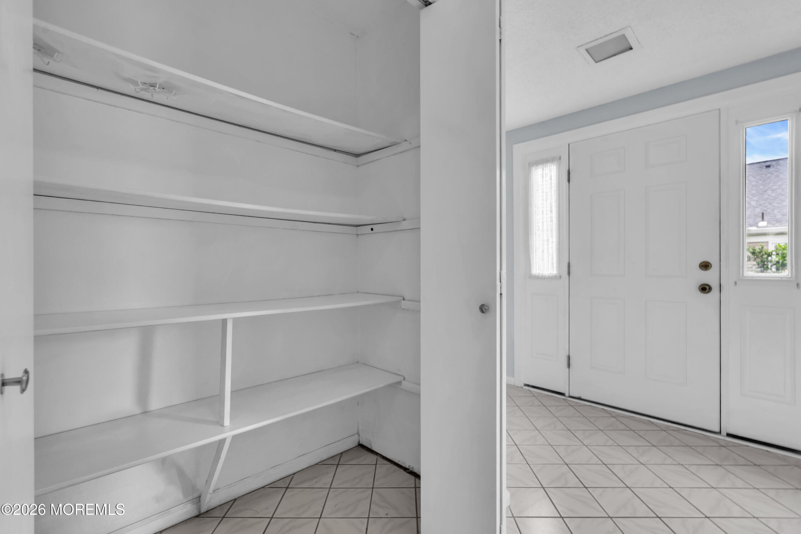 452 Roxbury Lane A Image 5
