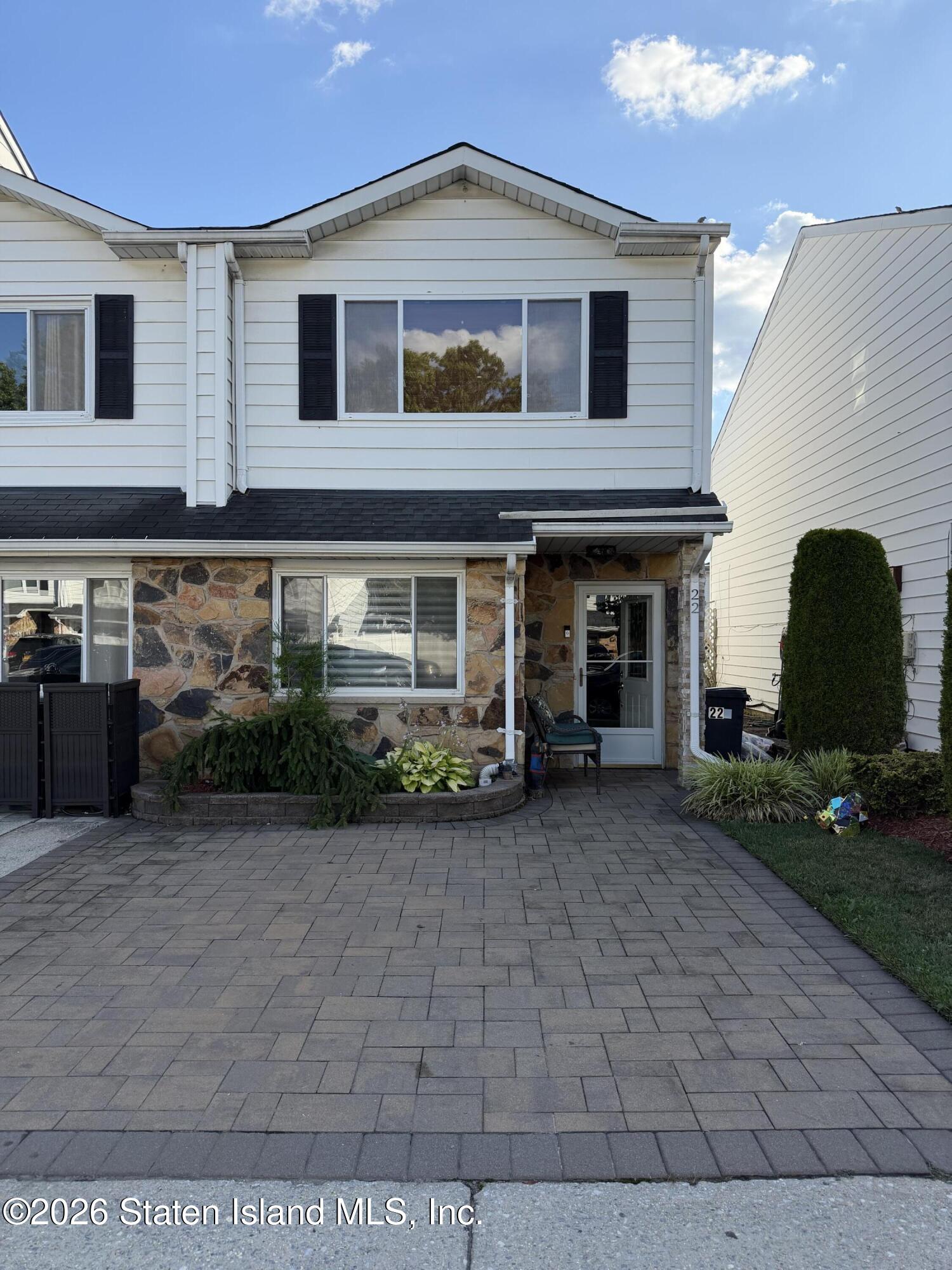 22 Carlyle Green, Staten Island, NY, 10312