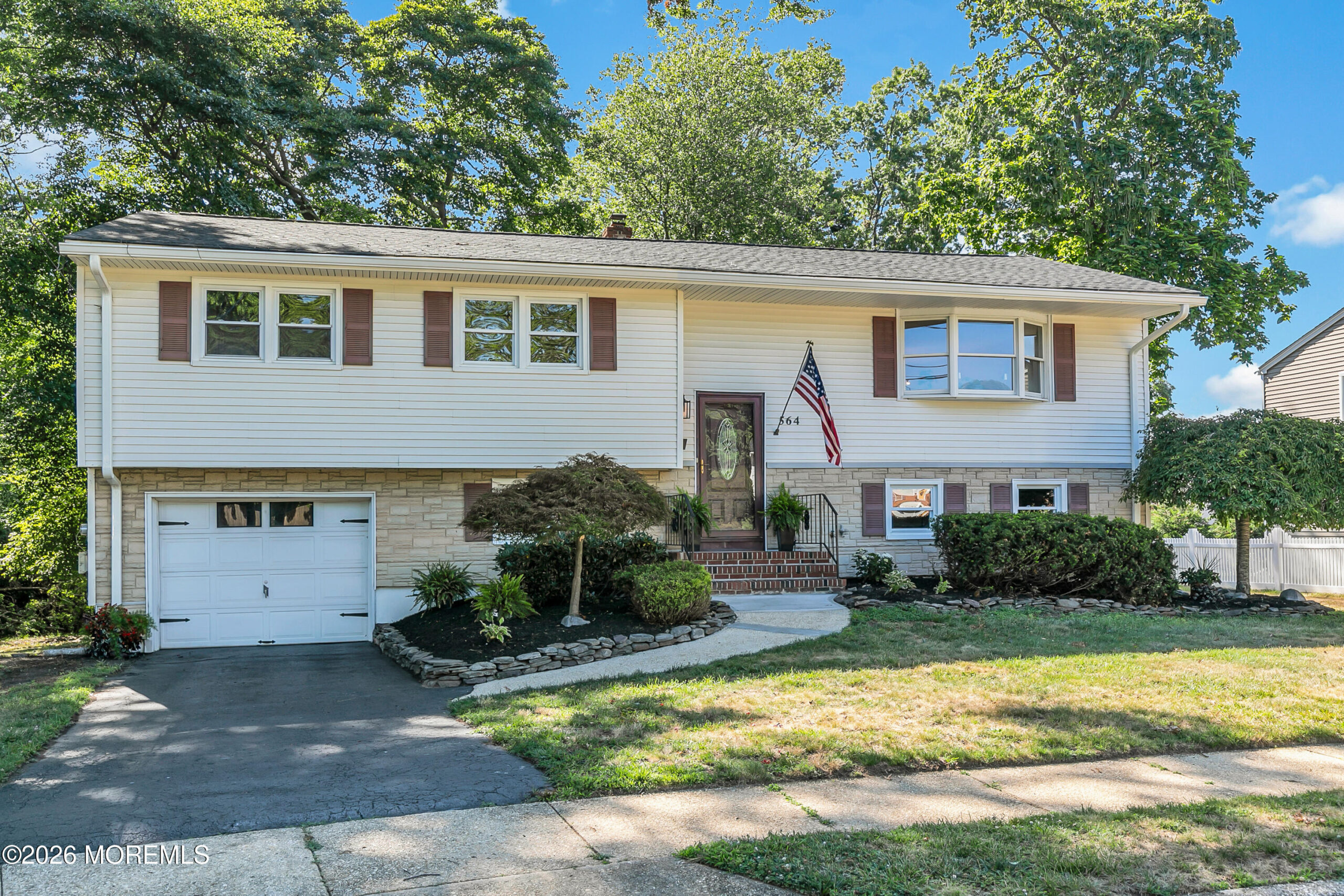 564 Morley Court Image 1