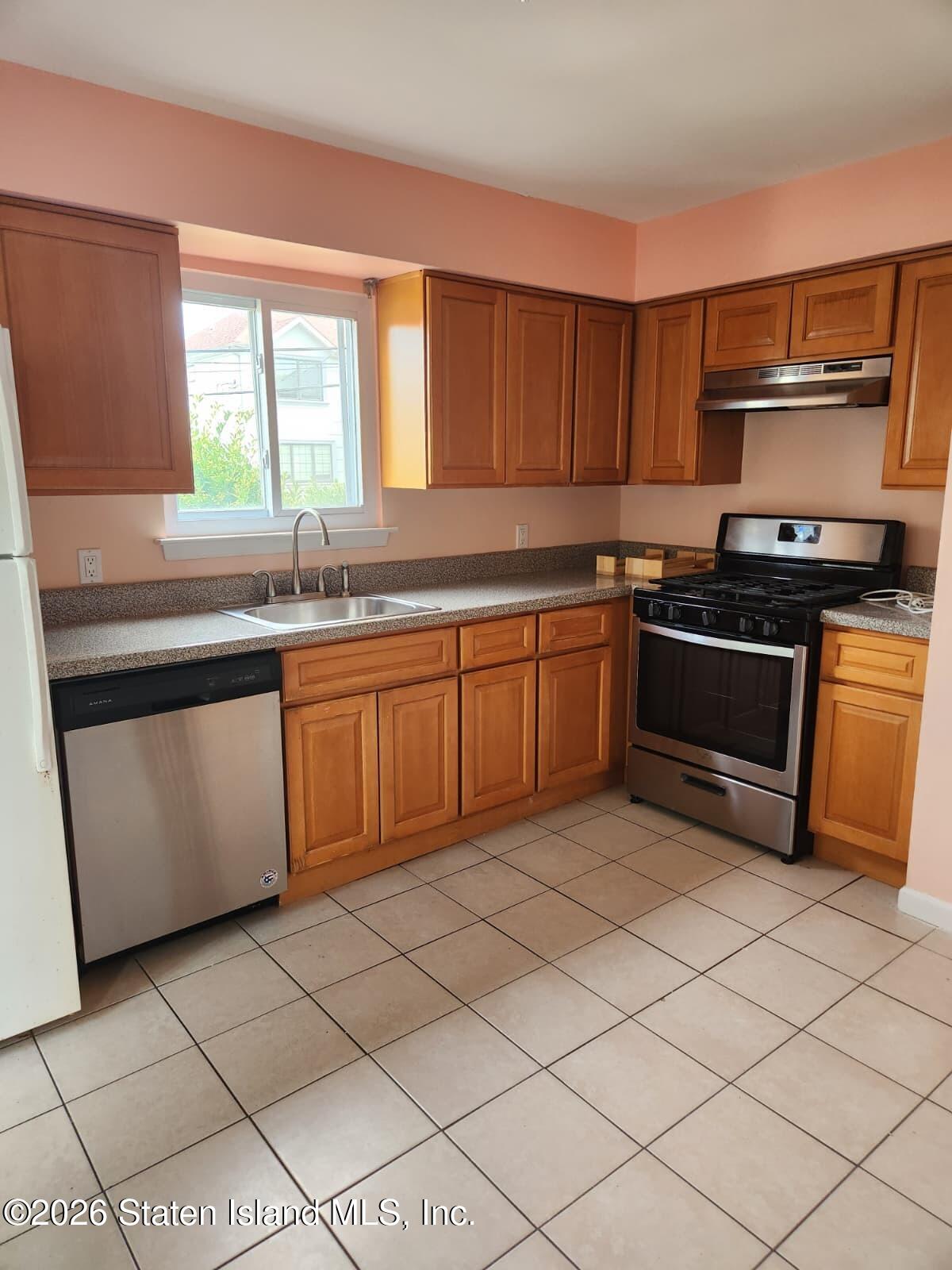 30 Pleasant Street Image 4