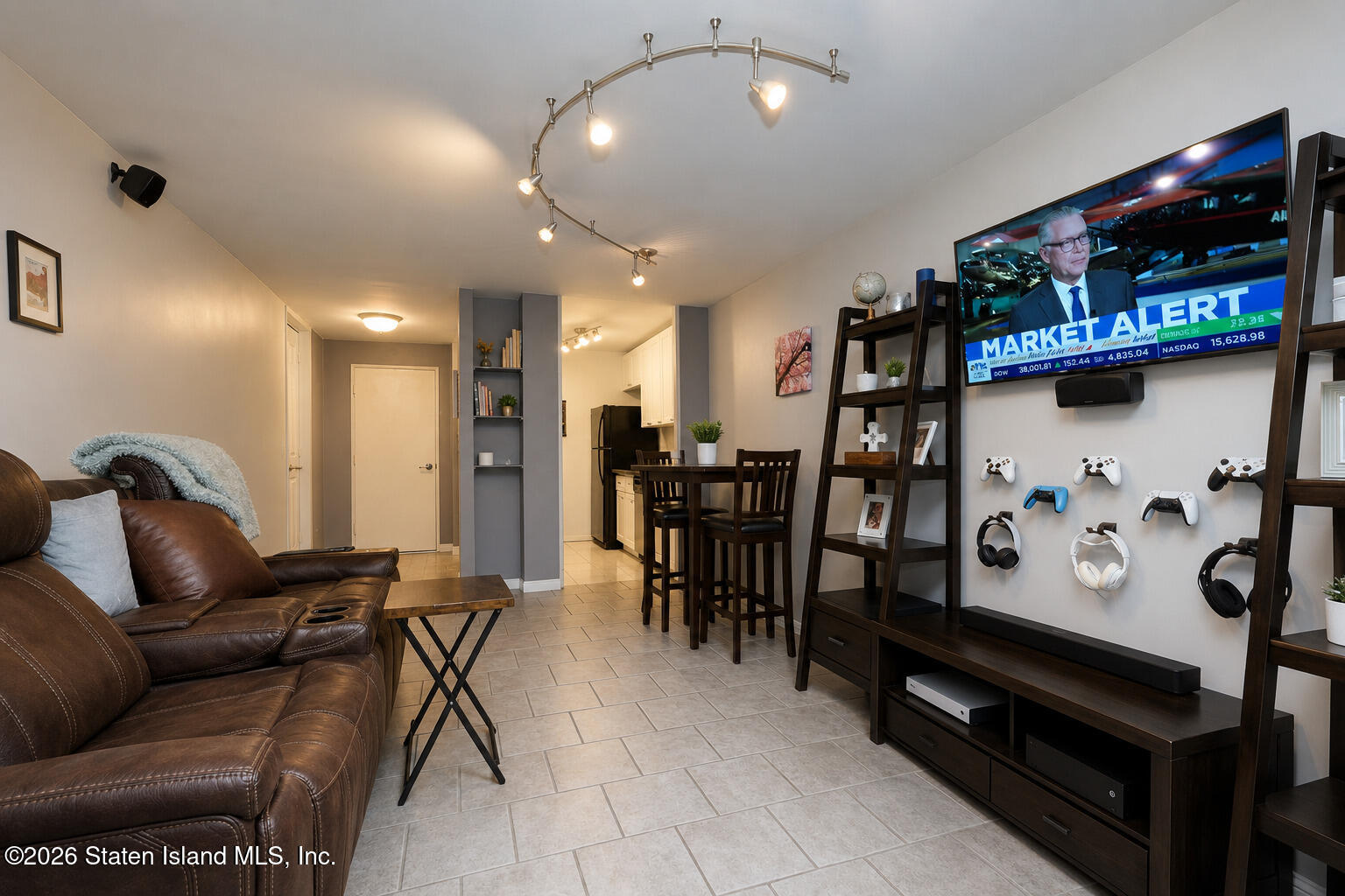 1000 Clove Road 9p Image 4