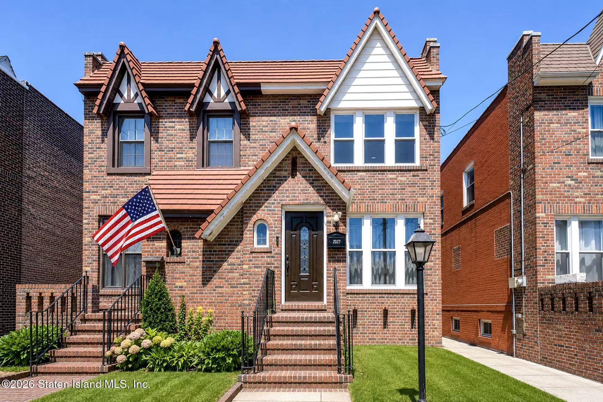 2027 E 35th Street Image 2