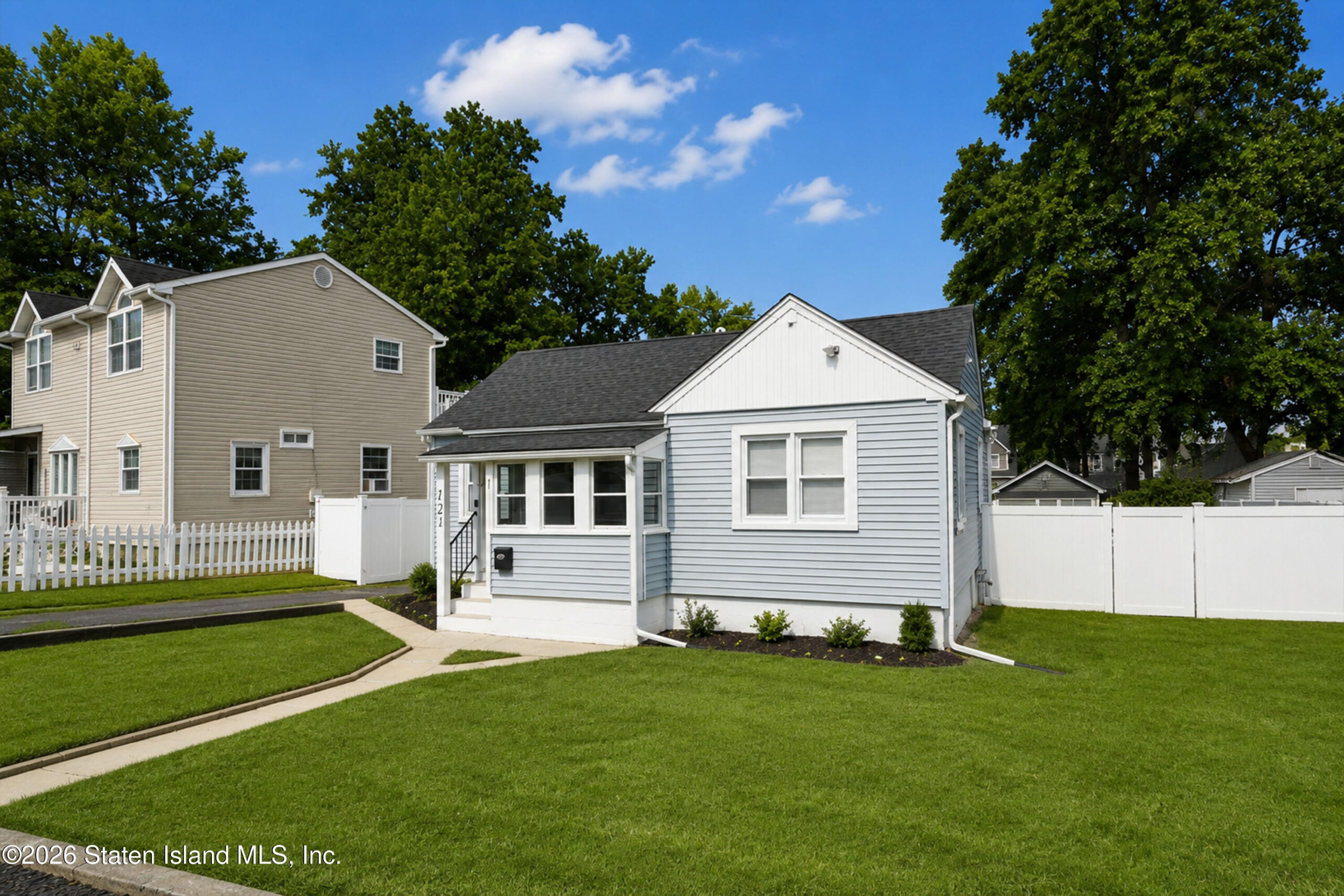 121 Seawood Drive Image 2