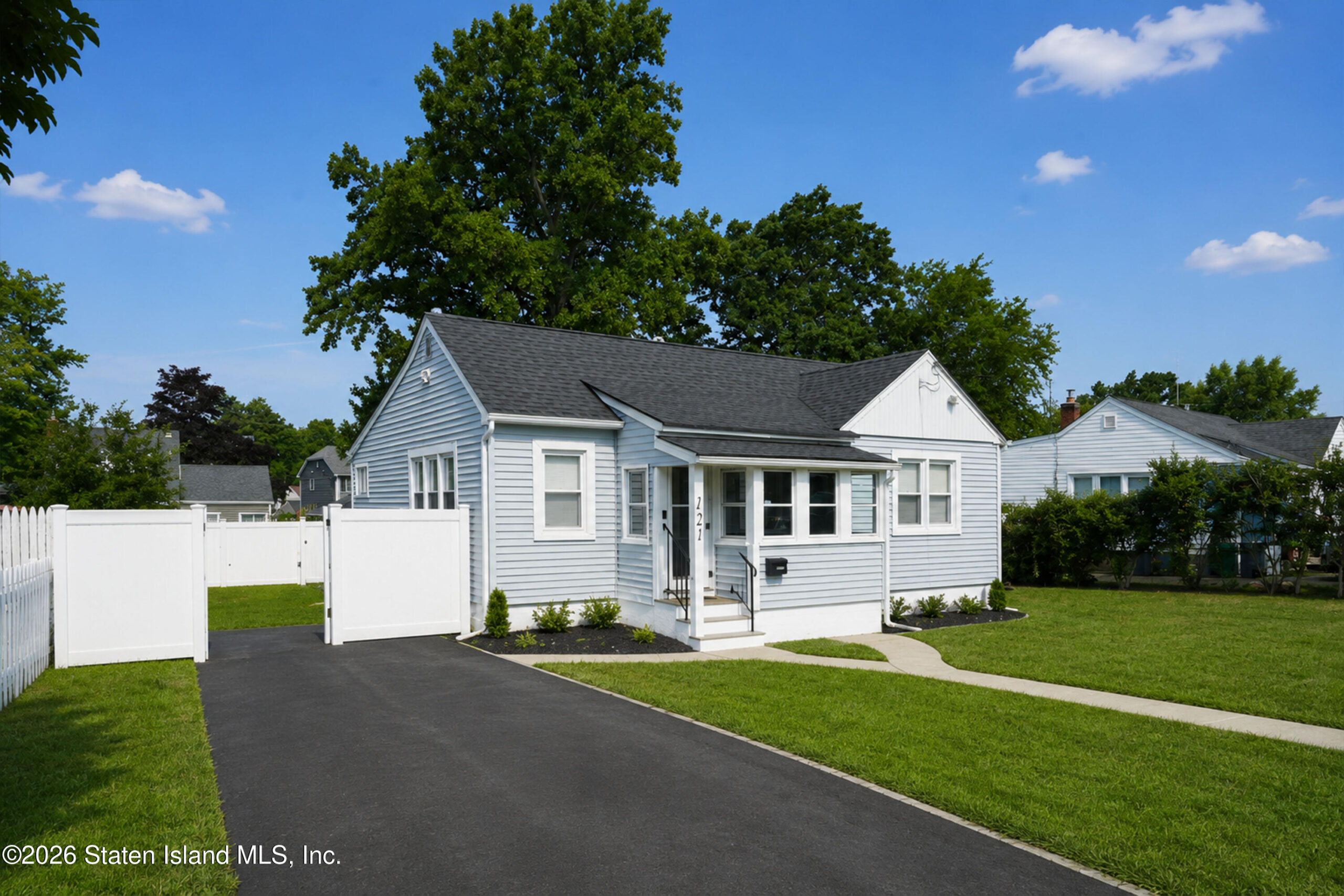 121 Seawood Drive Image 3