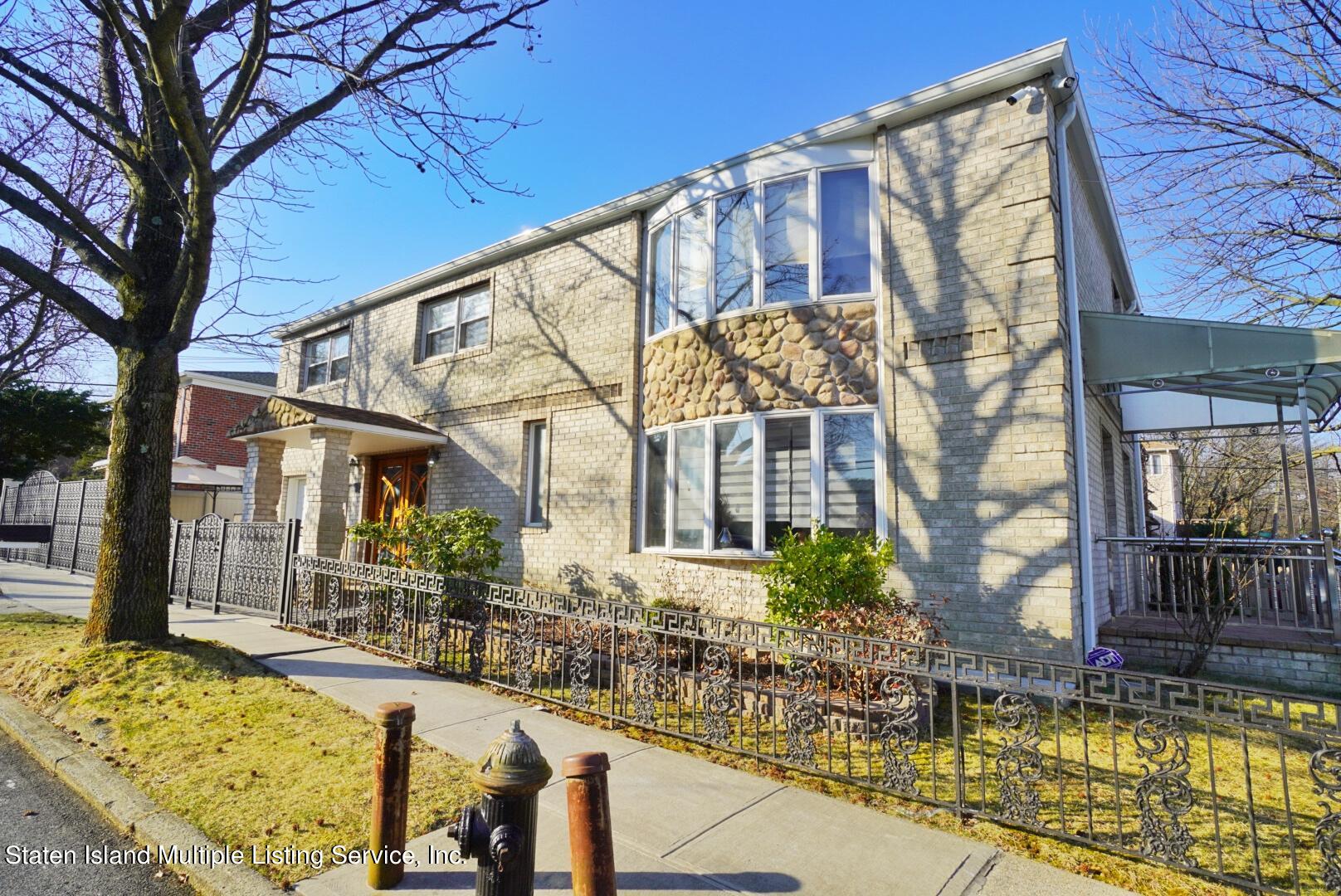 186 Seneca Avenue Image 3