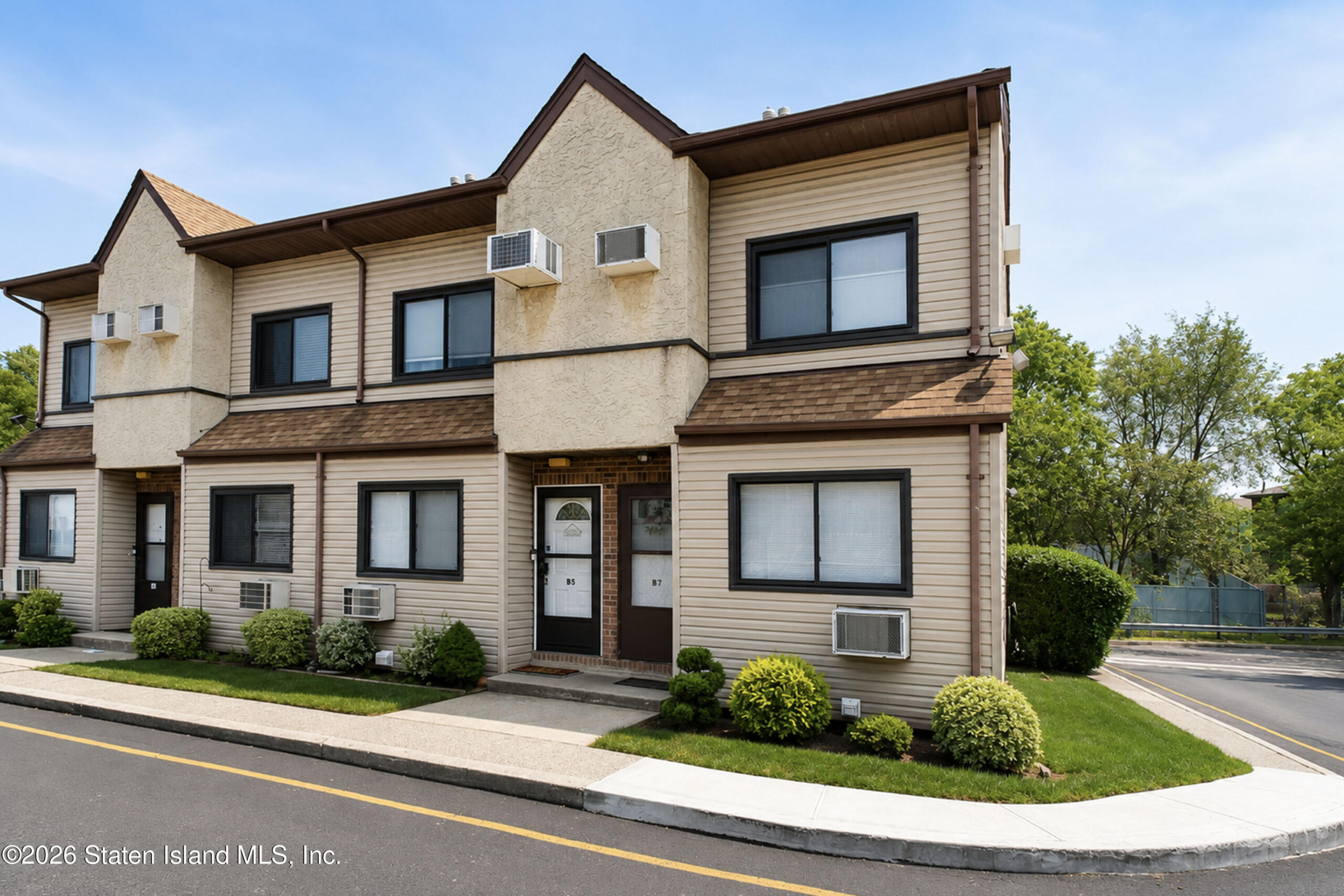 360 Barlow Avenue 7b Image 2